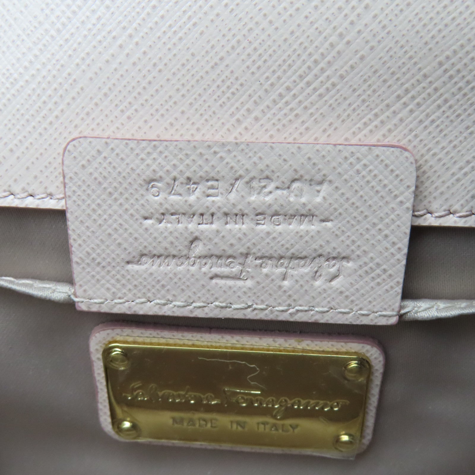 Salvatore Ferragamo 牛皮皮革Chain Shoulder金扣链带肩背袋粉红色