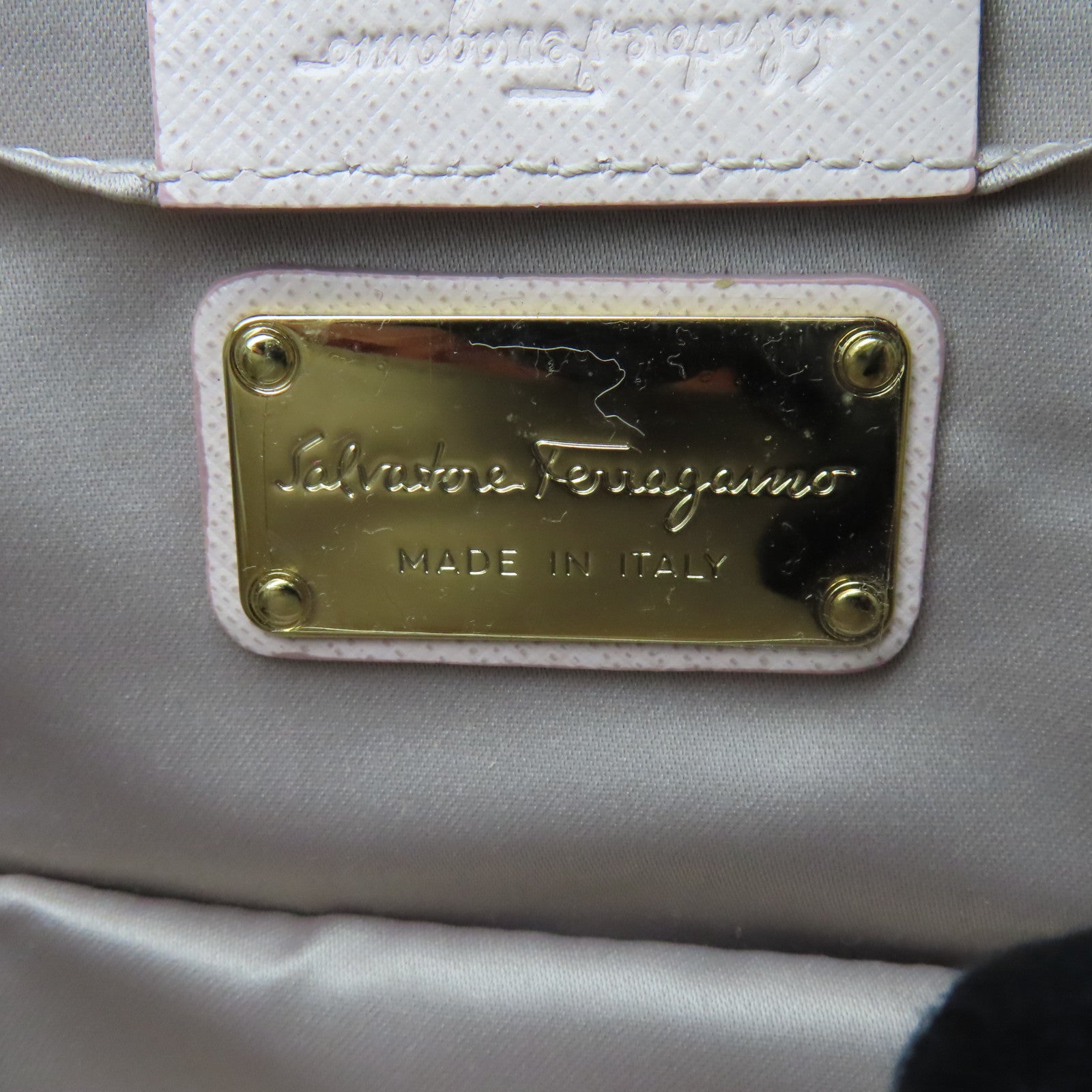 Salvatore Ferragamo 牛皮皮革Chain Shoulder金扣链带肩背袋粉红色