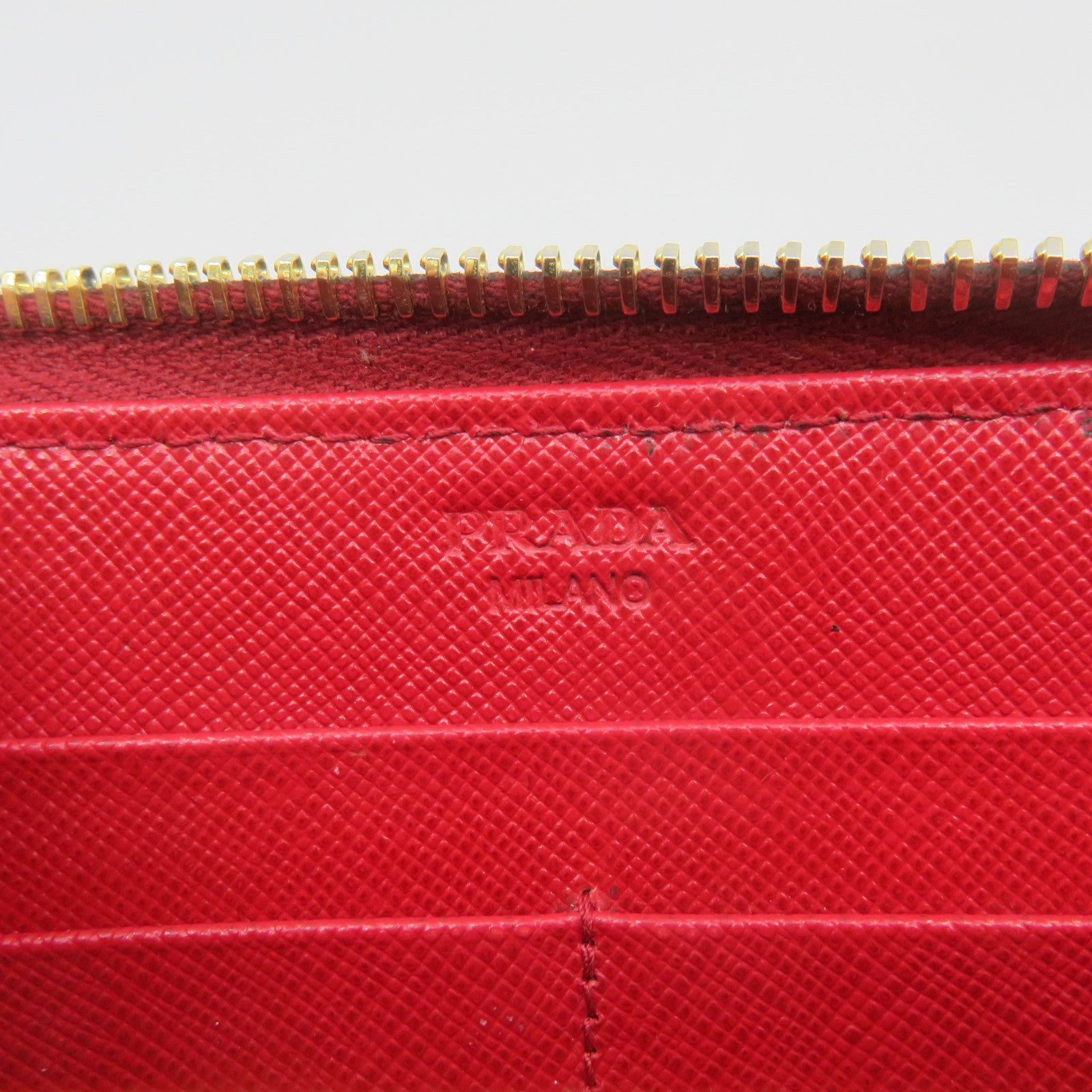 PRADA Saffiano皮革Long Zipper wallet拉链长钱包红色