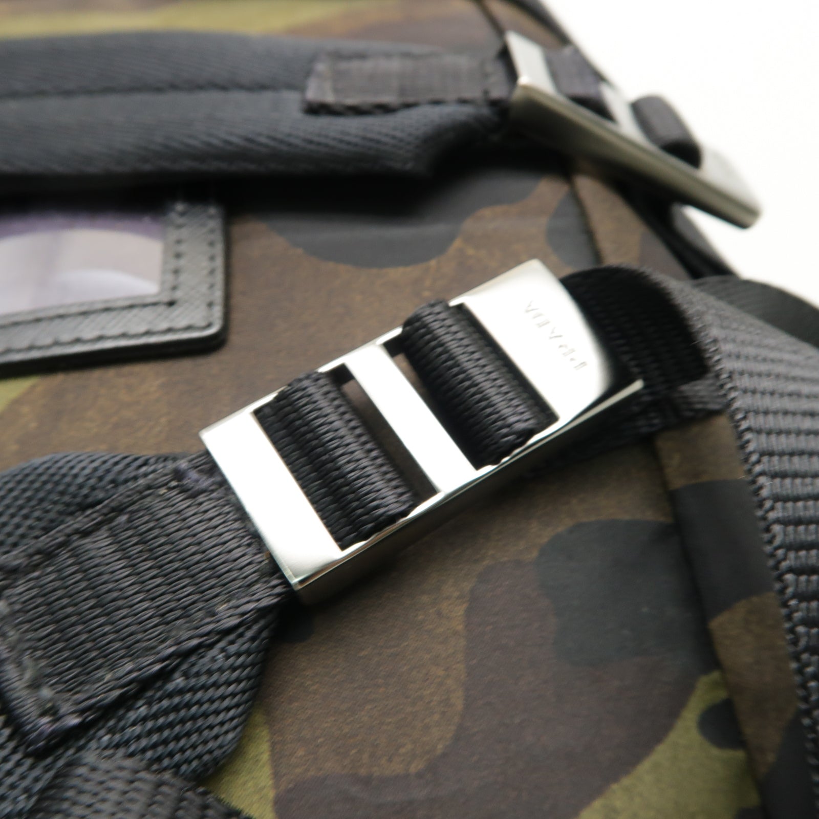 PRADA 尼龍Backpack銀扣背包卡其色