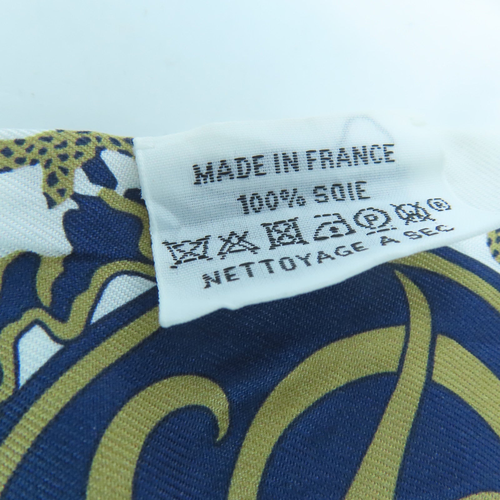 HERMES Silk Twilly Scarf White/Blue
