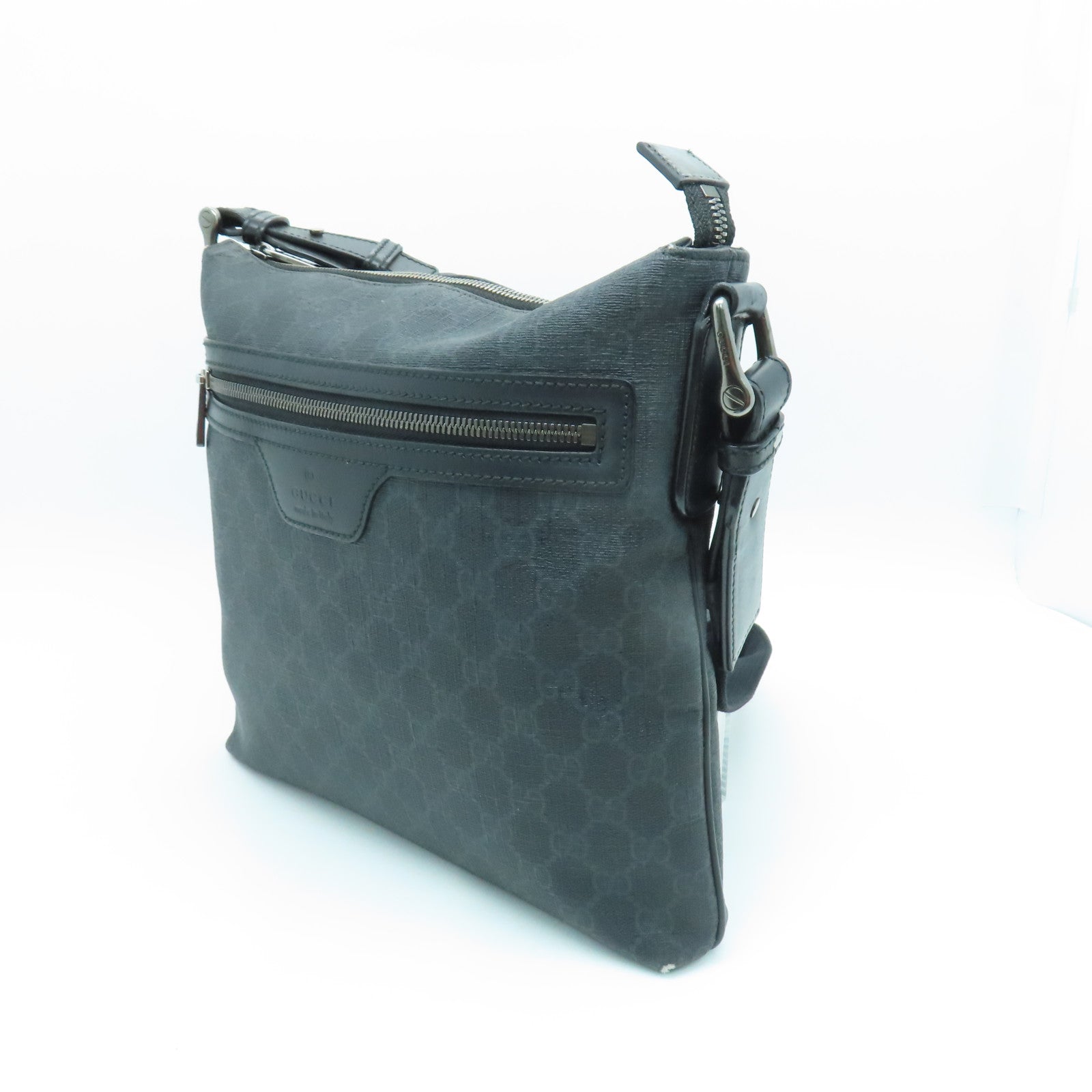 GUCCI 塗層帆布Shoulder Bag銀扣肩背袋黑色