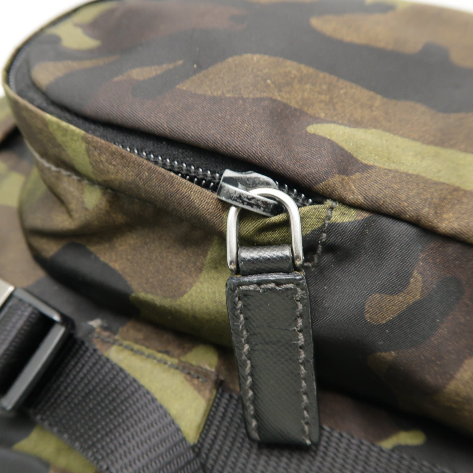 PRADA 尼龍Backpack銀扣背包卡其色