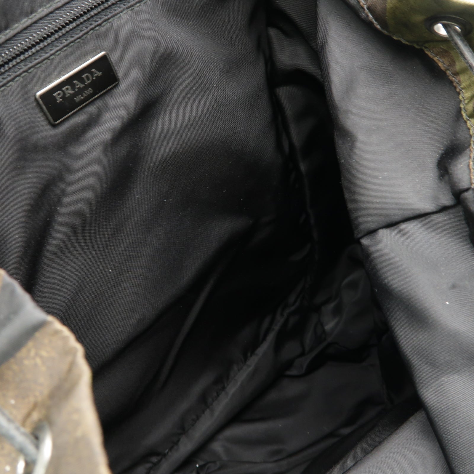 PRADA 尼龍Backpack銀扣背包卡其色