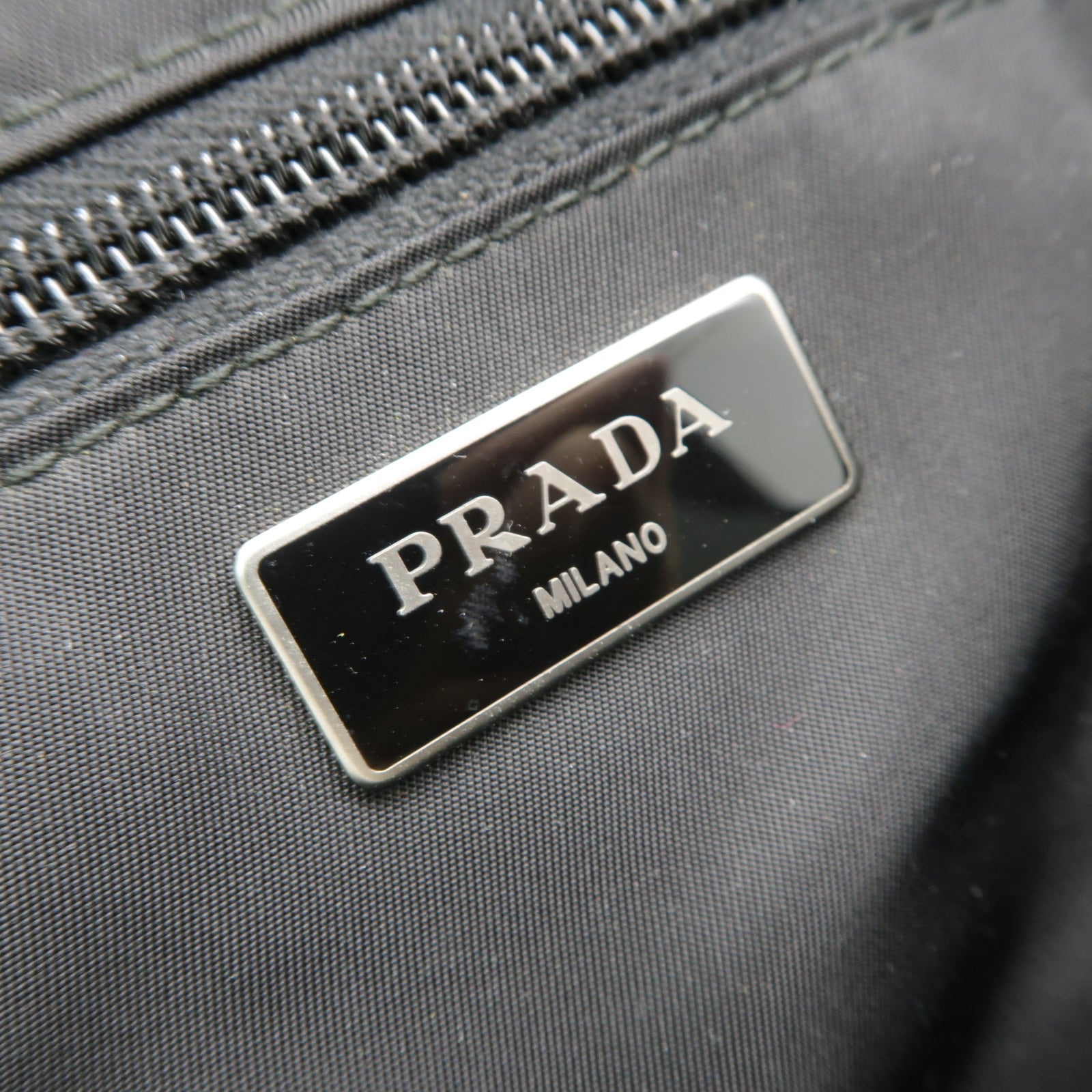 PRADA 尼龍Backpack銀扣背包卡其色