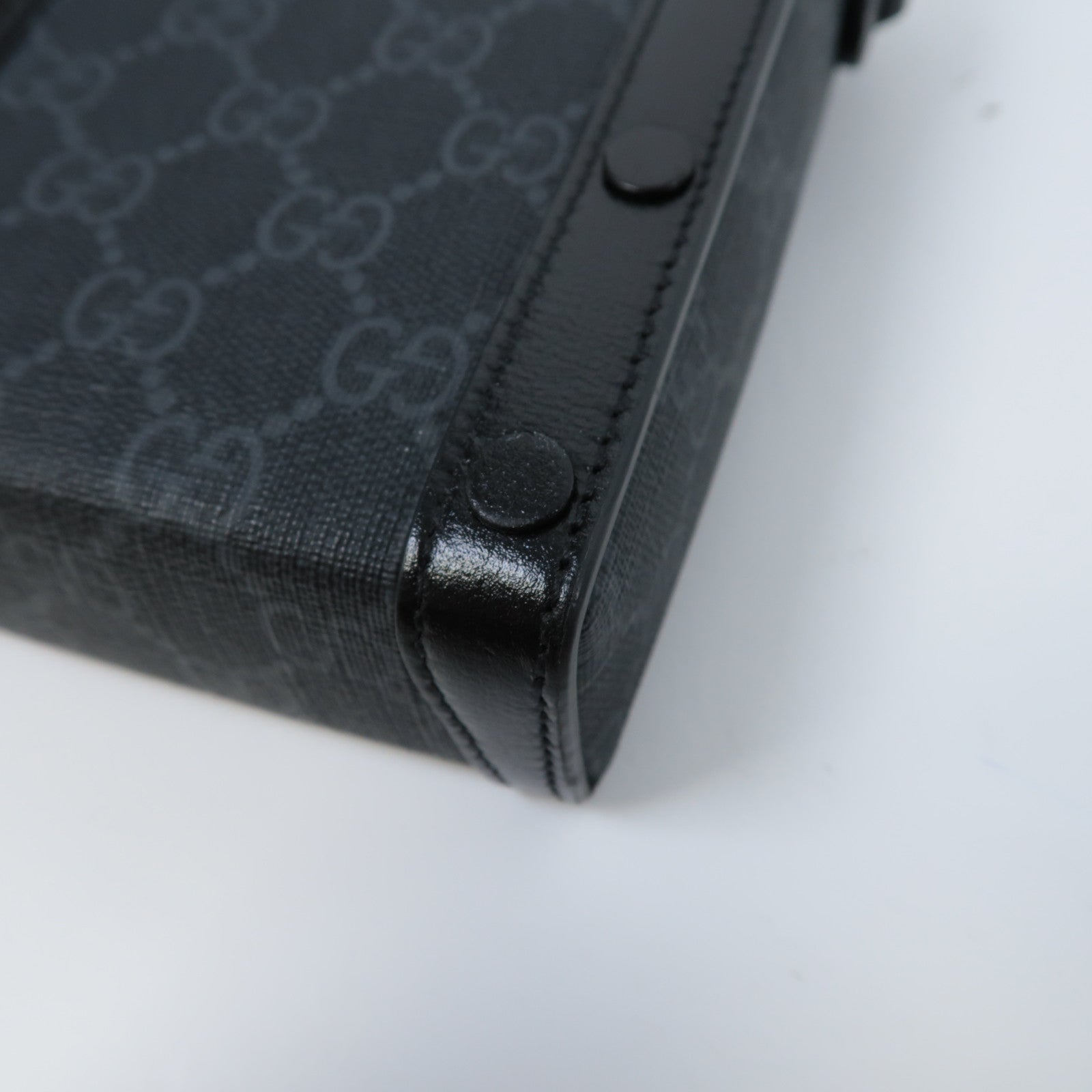 GUCCI 塗層帆布GG SUPREME銀扣肩背袋黑色