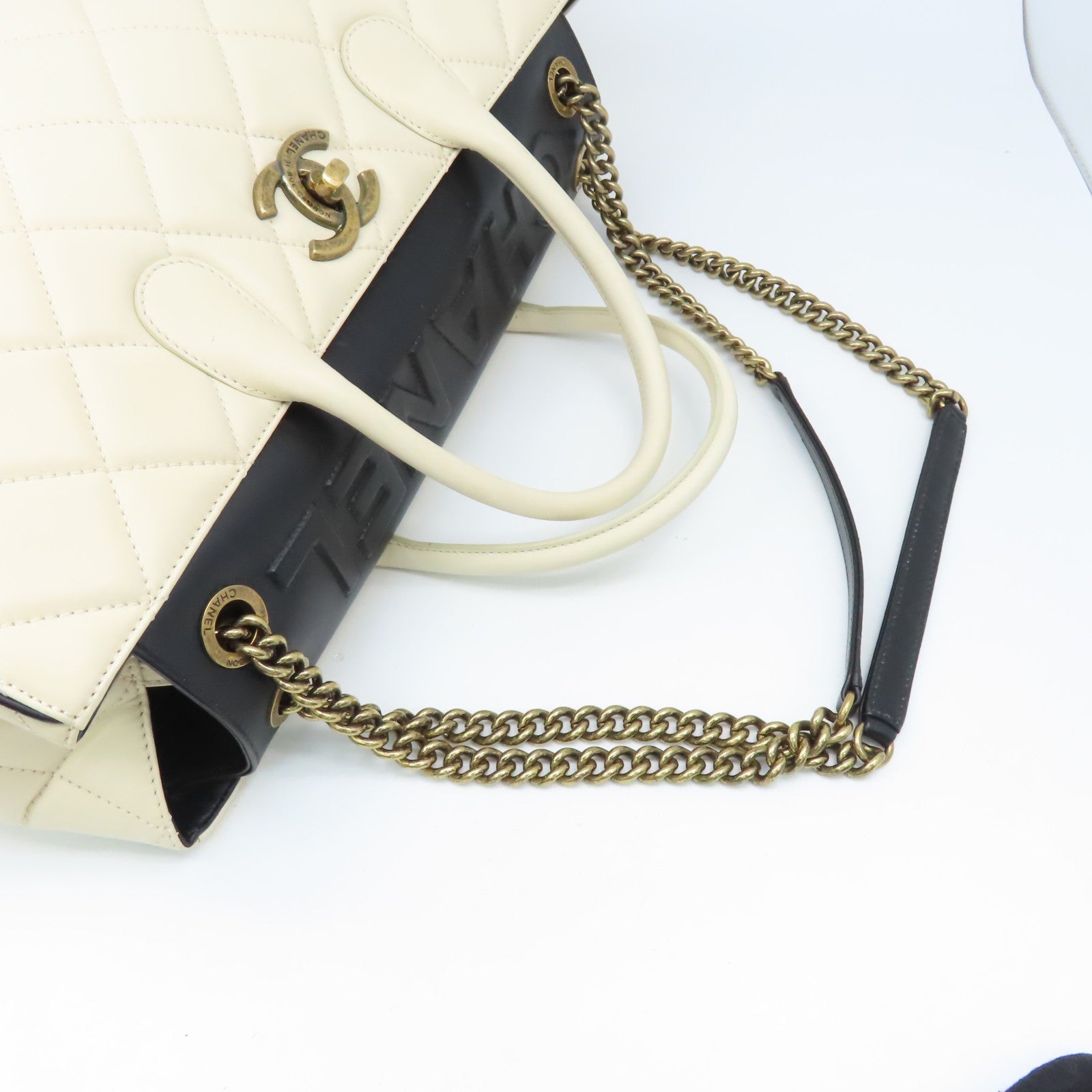 CHANEL 菱格牛皮皮革2Way Shoulder Bag金扣鏈帶手挽肩背兩用袋米白色/黑色