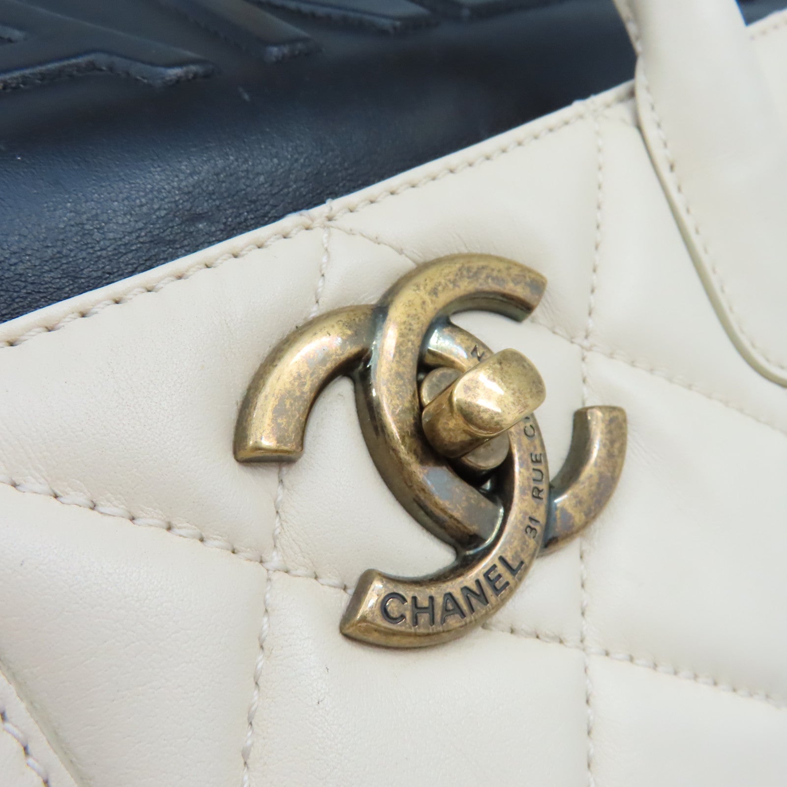 CHANEL 菱格牛皮皮革2Way Shoulder Bag金扣鏈帶手挽肩背兩用袋米白色/黑色
