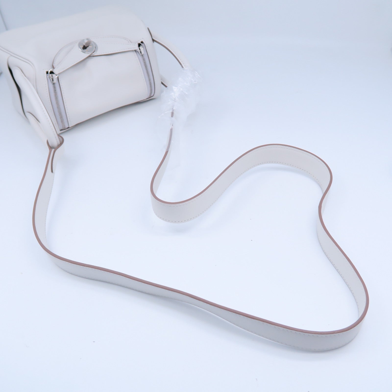HERMES Swift皮革Mini Lindy銀扣手挽肩背兩用袋Gris Pale奶灰色