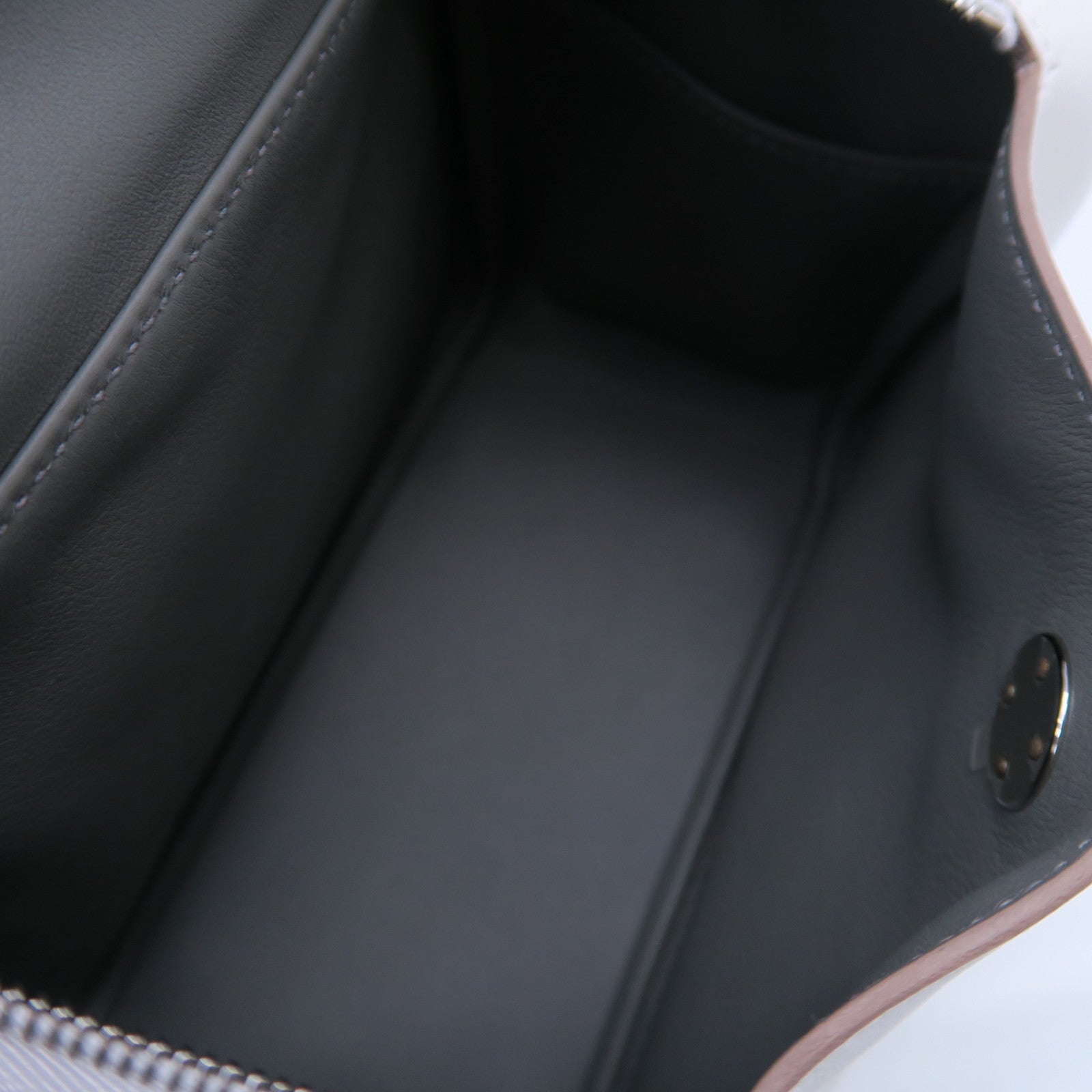HERMES Swift皮革Mini Lindy銀扣手挽肩背兩用袋Gris Pale奶灰色