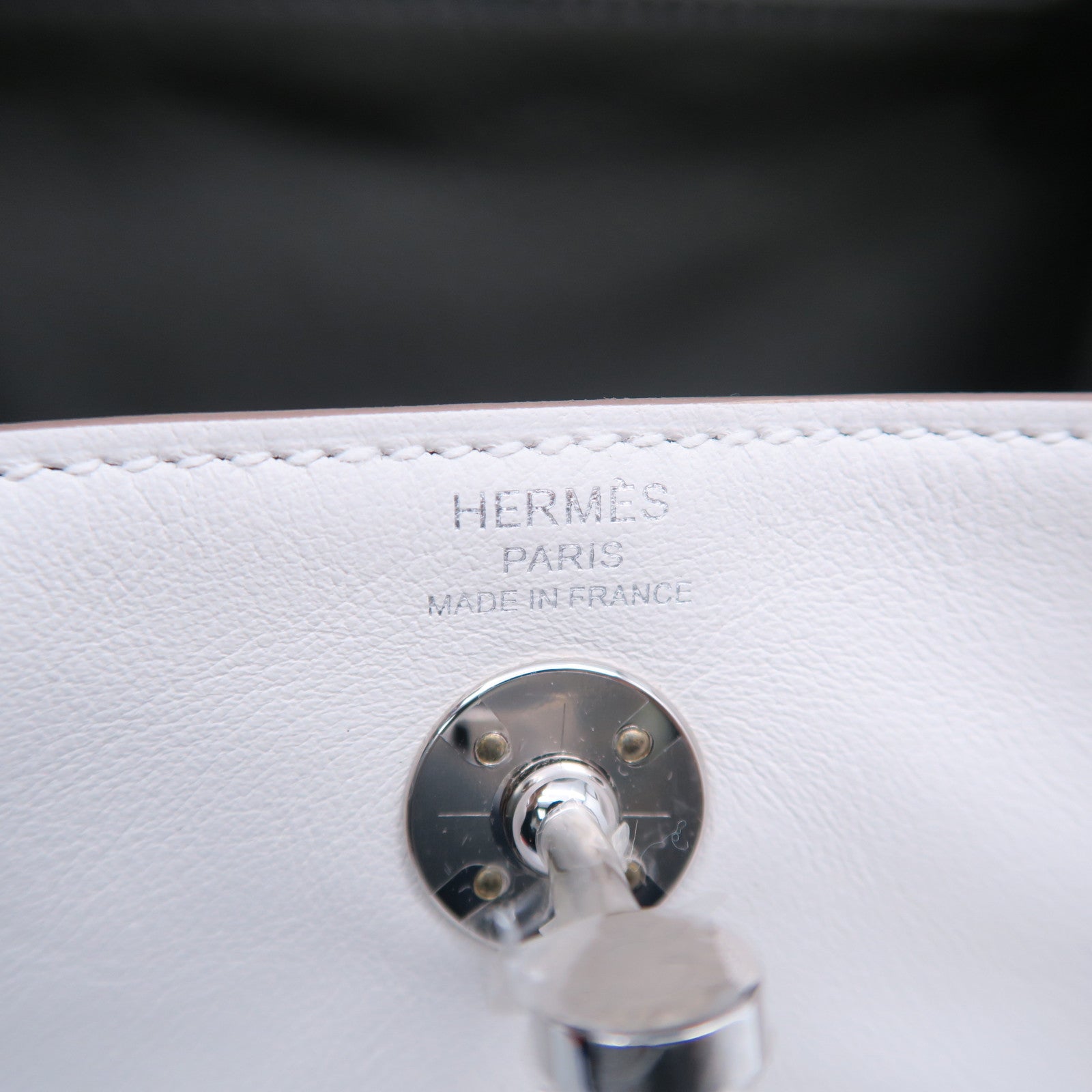 HERMES Swift皮革Mini Lindy銀扣手挽肩背兩用袋Gris Pale奶灰色