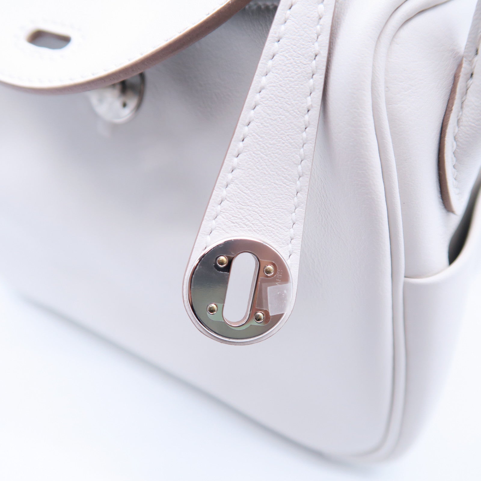 HERMES Swift皮革Mini Lindy銀扣手挽肩背兩用袋Gris Pale奶灰色