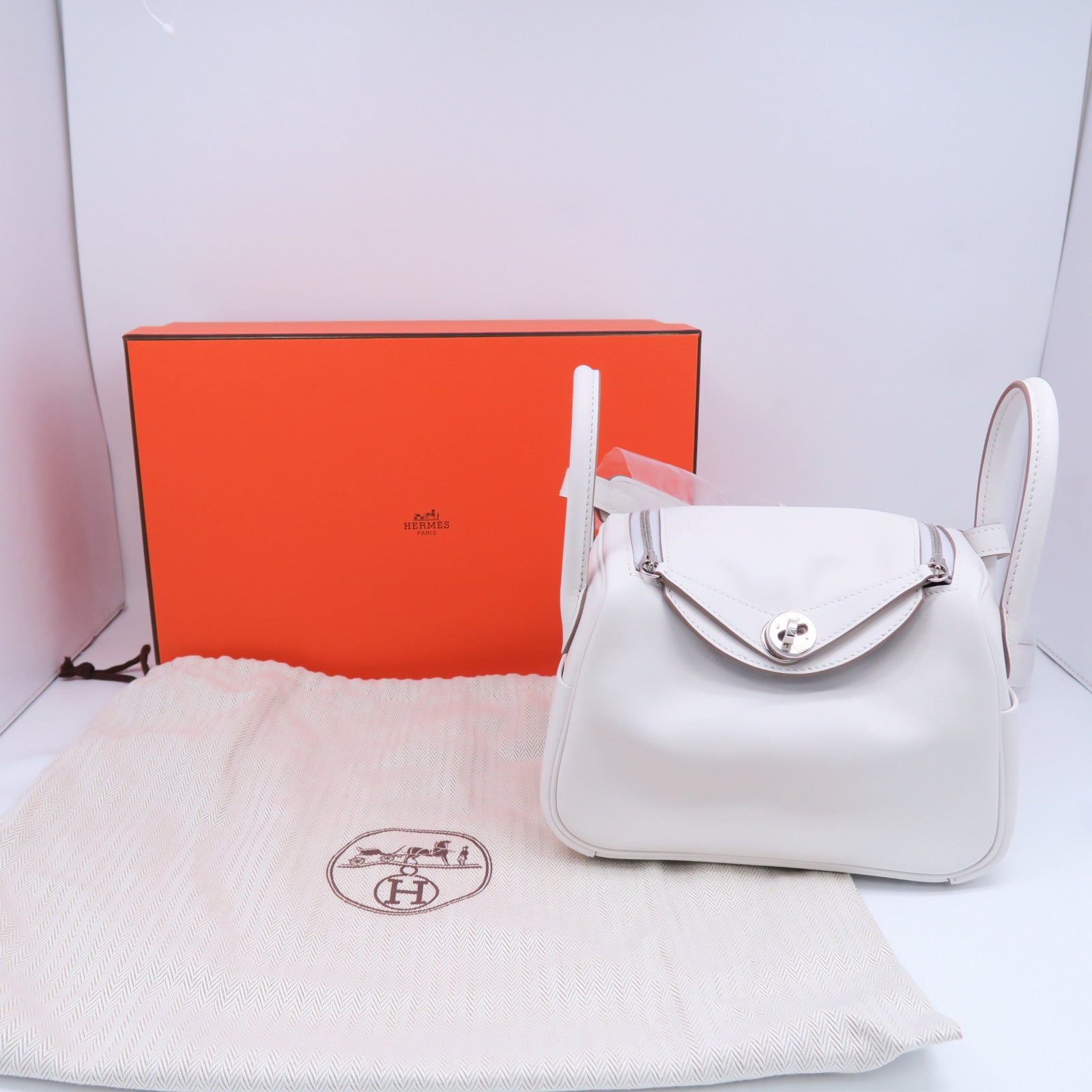 HERMES Swift皮革Mini Lindy銀扣手挽肩背兩用袋Gris Pale奶灰色
