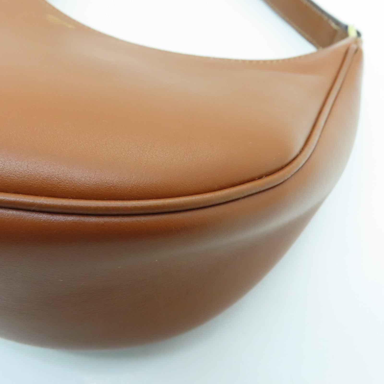 CELINE 牛皮皮革AVA金扣肩背袋啡色