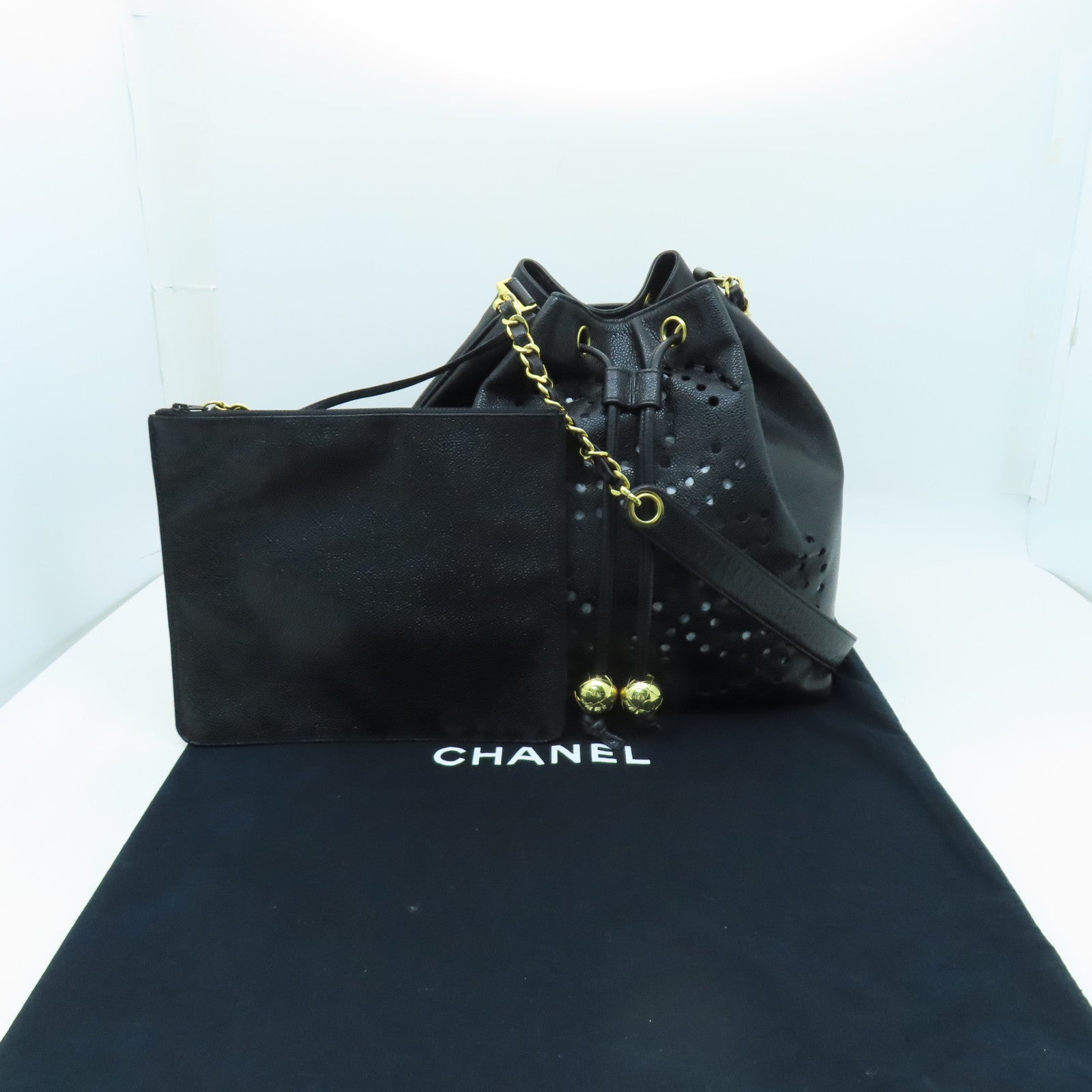 CHANEL Caviar皮革Vintage Bag金扣鏈帶肩背袋黑色