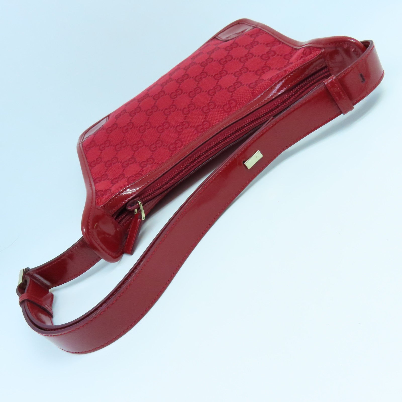 GUCCI Canvas / Patent Leather Shoulder Bag Gold Buckle Shoulder Bag Red