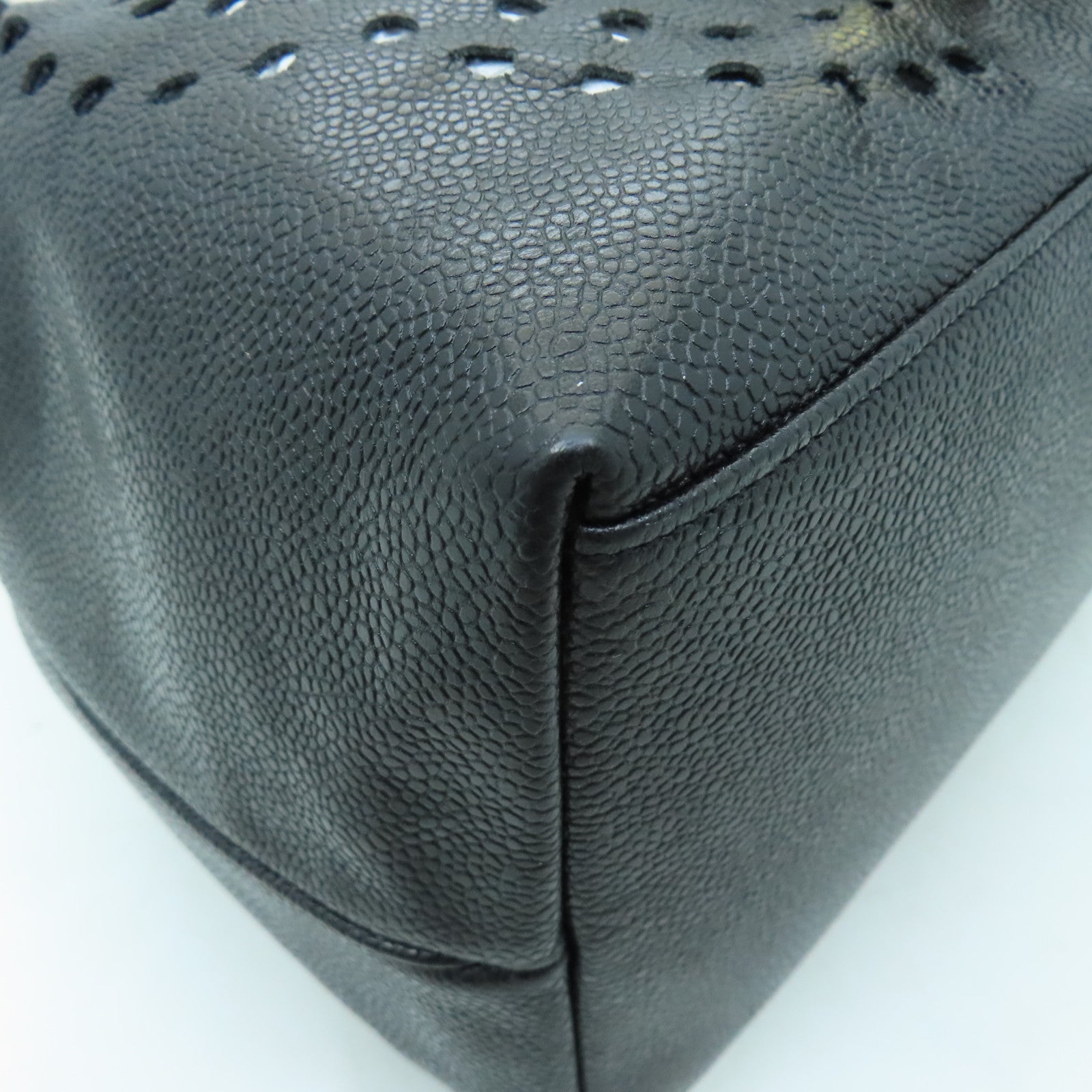 CHANEL Caviar皮革Vintage Bag金扣鏈帶肩背袋黑色