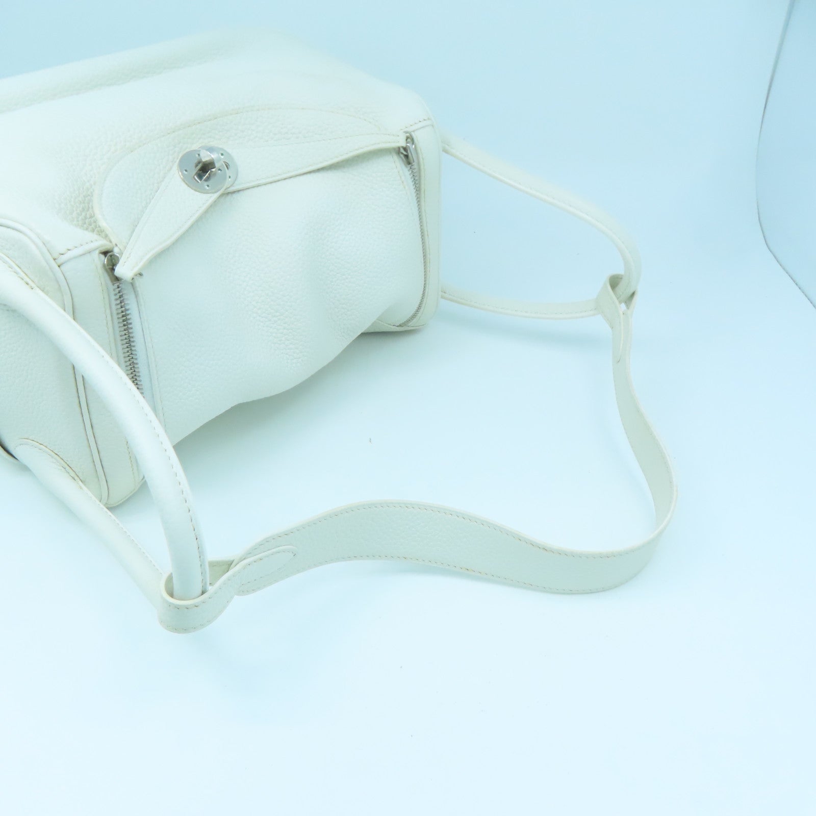 HERMES Clemence Leather Lindy 30 Silver Buckle Handle Shoulder Bag White