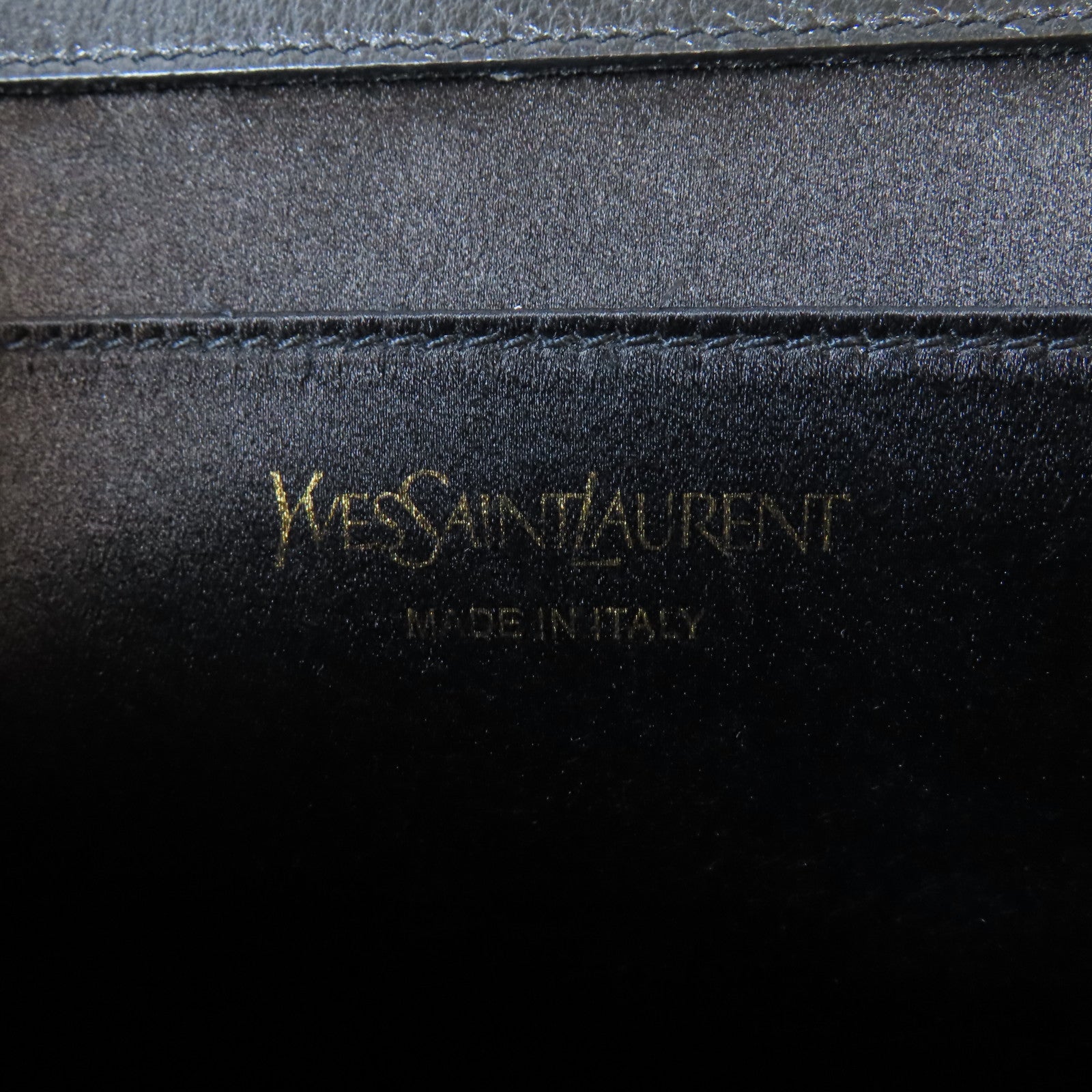 YVES SAINT LAURENT 牛皮皮革Clutch金扣手拿包黑色