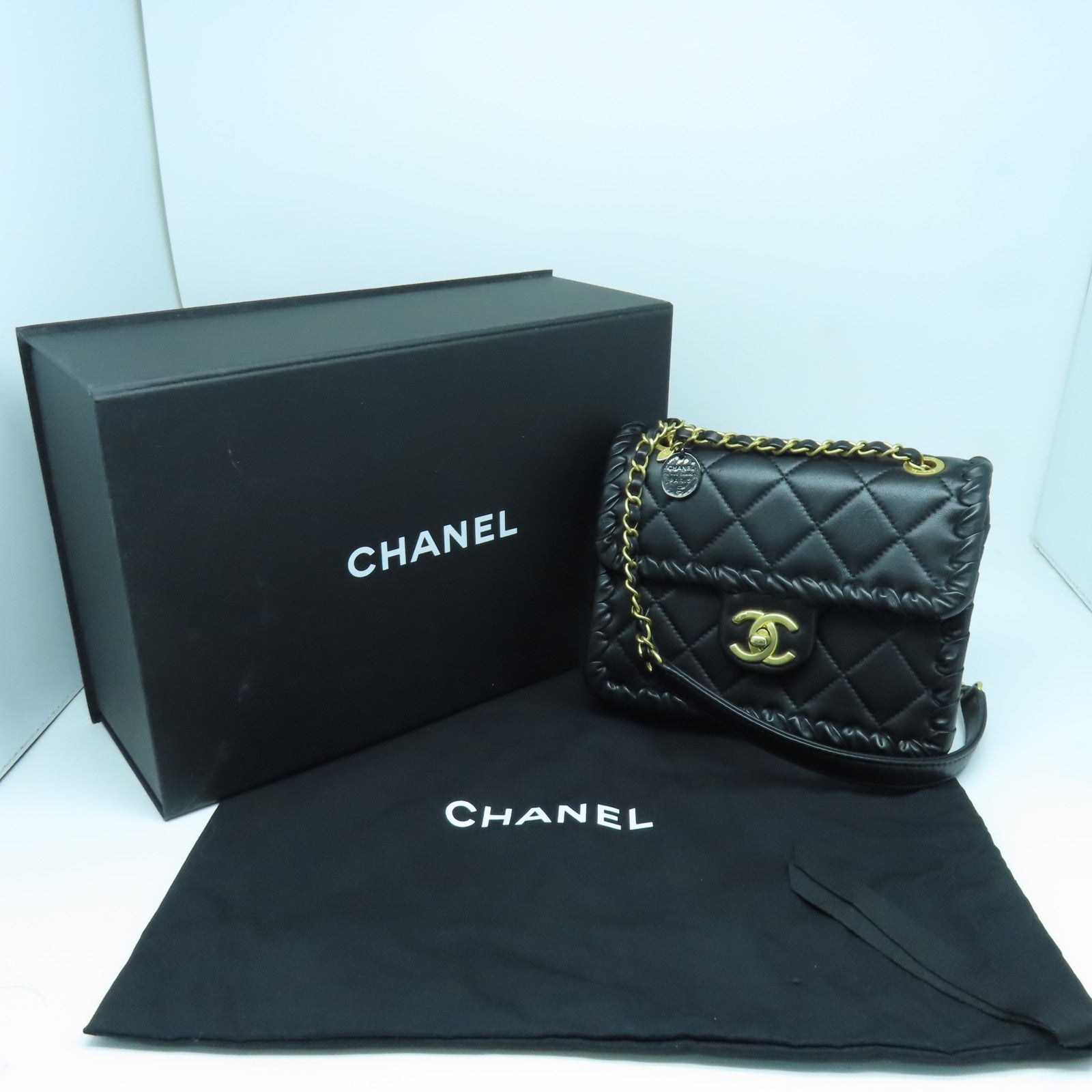 CHANEL 菱格羊皮皮革Mini Flap Bag金扣链带肩背袋黑色