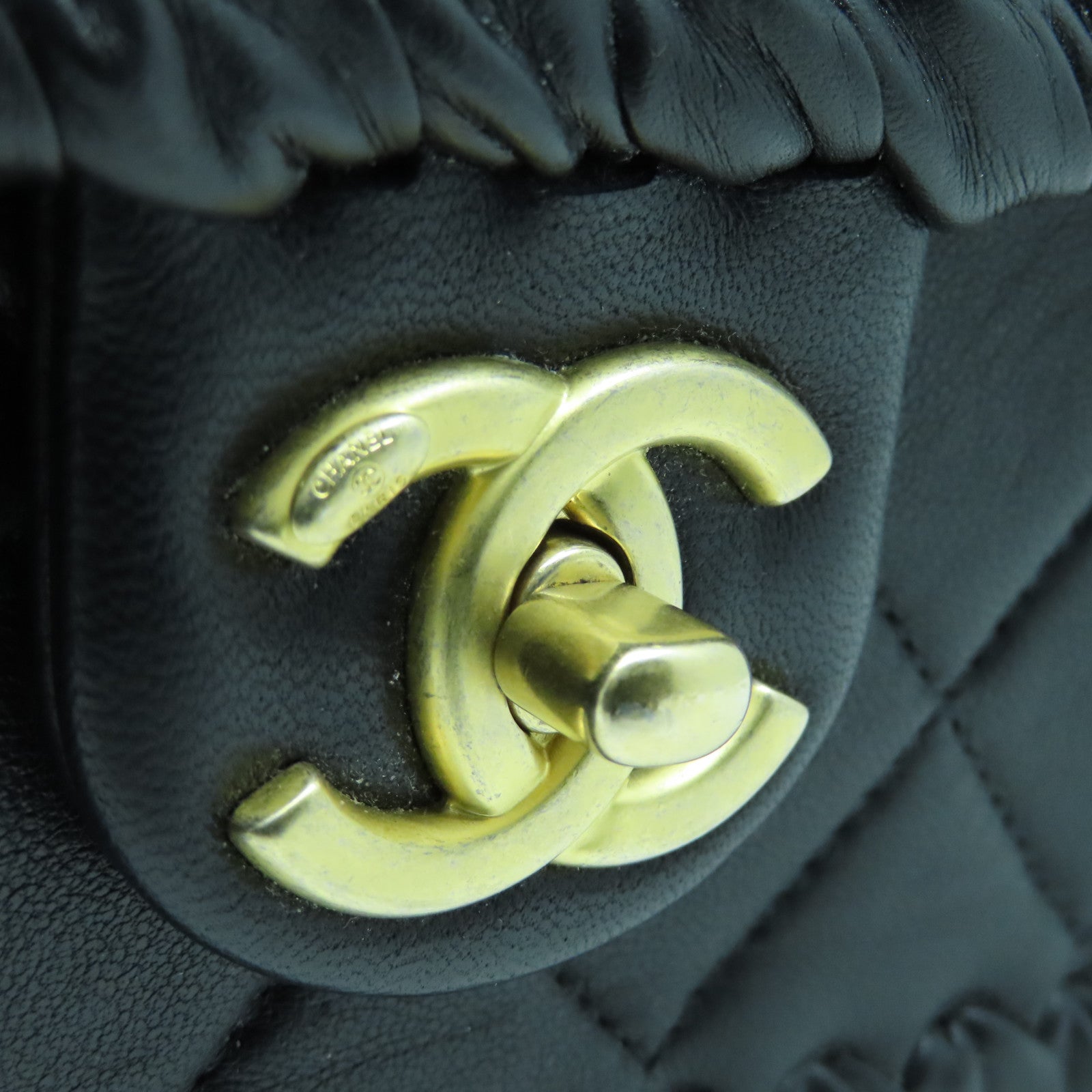 CHANEL 菱格羊皮皮革Mini Flap Bag金扣链带肩背袋黑色