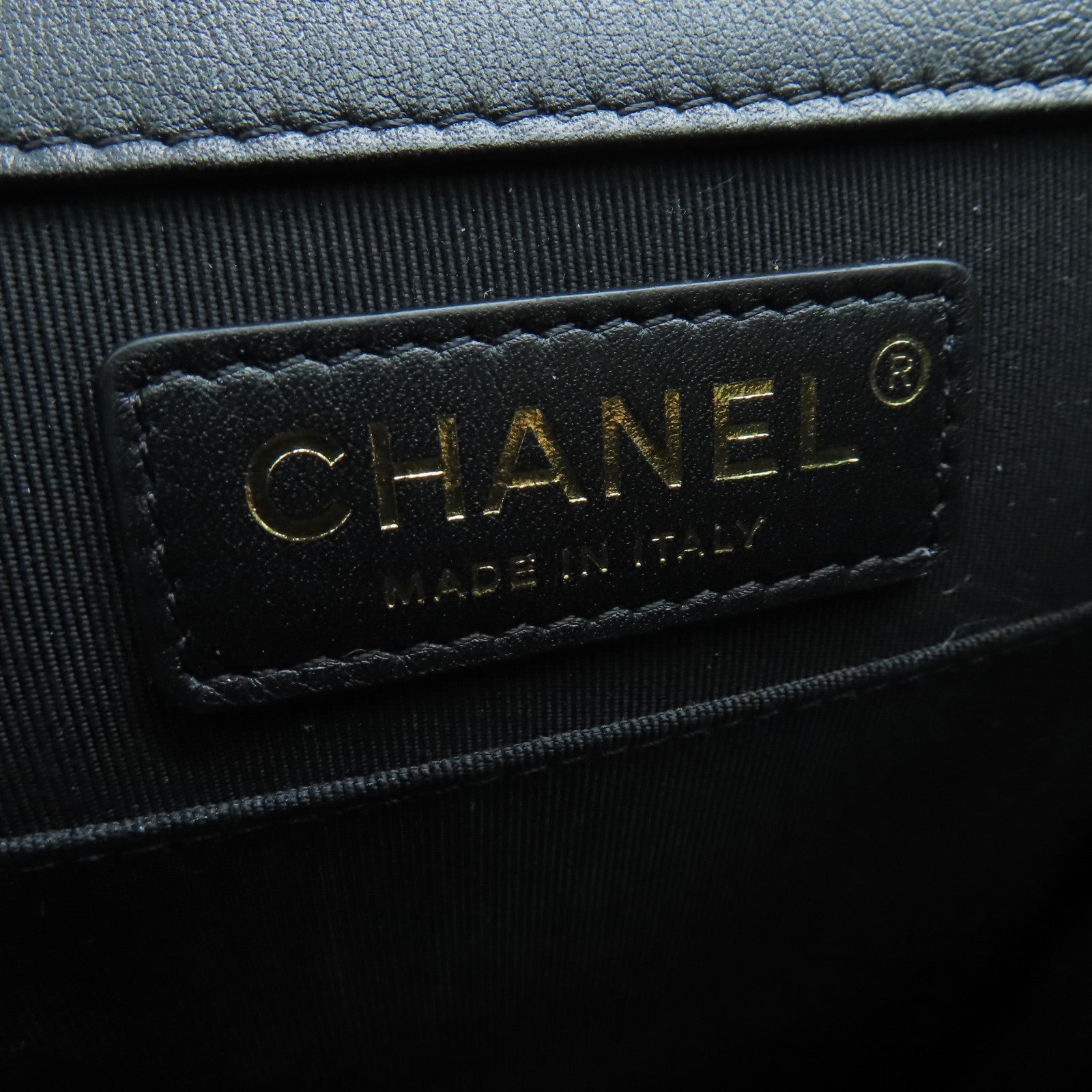 CHANEL 菱格羊皮皮革Boy金扣肩背袋黑色
