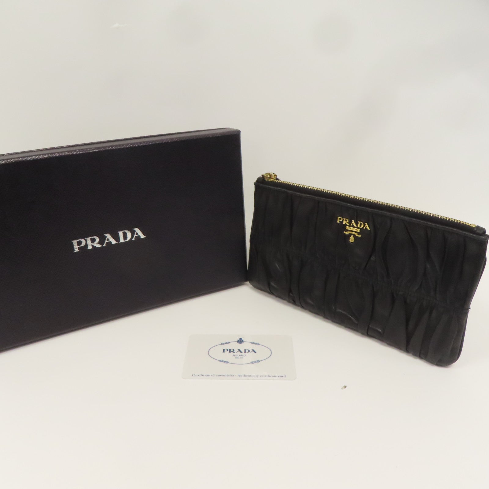 PRADA 羊皮皮革Pouch Wallet金扣錢包黑色