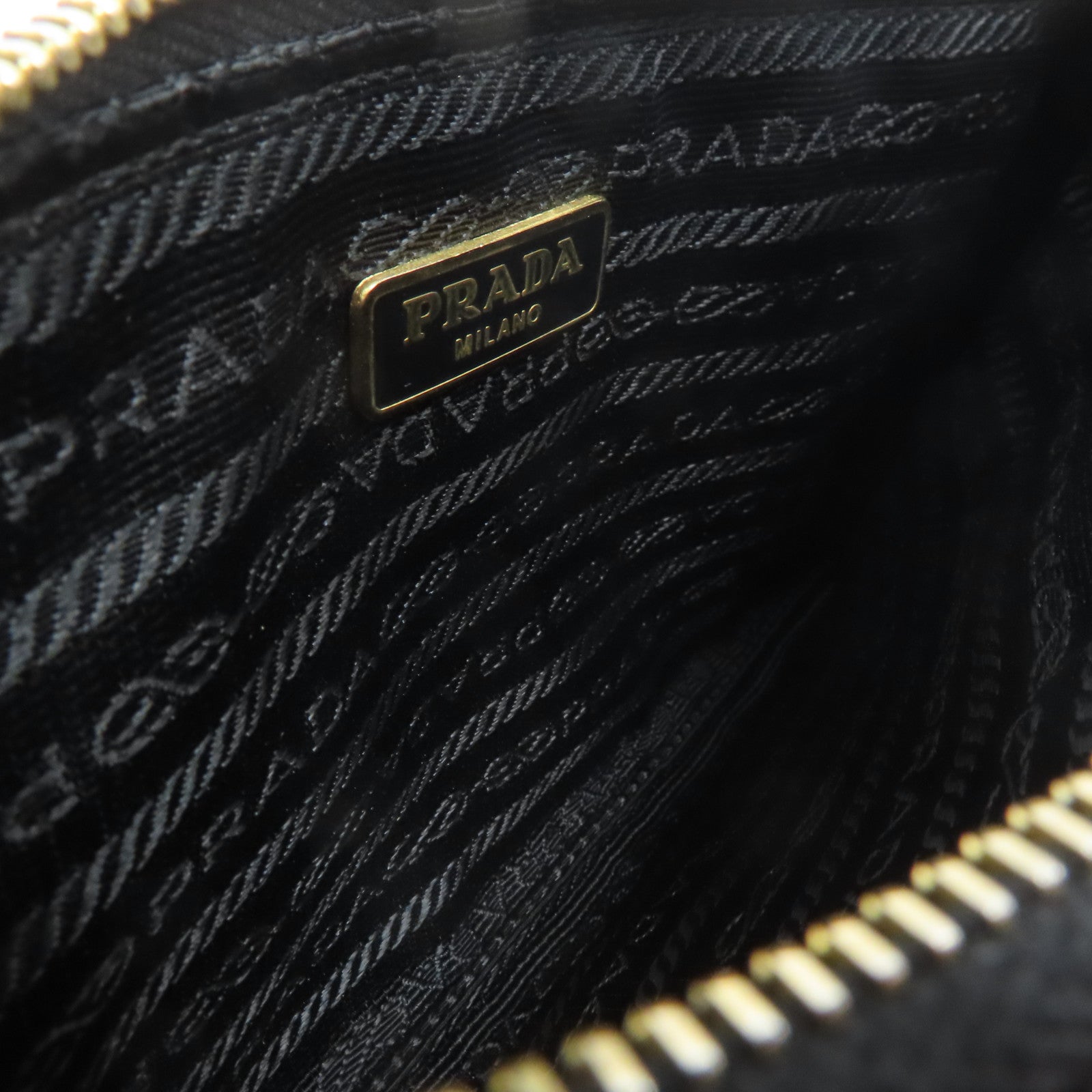 PRADA 羊皮皮革Pouch Wallet金扣錢包黑色