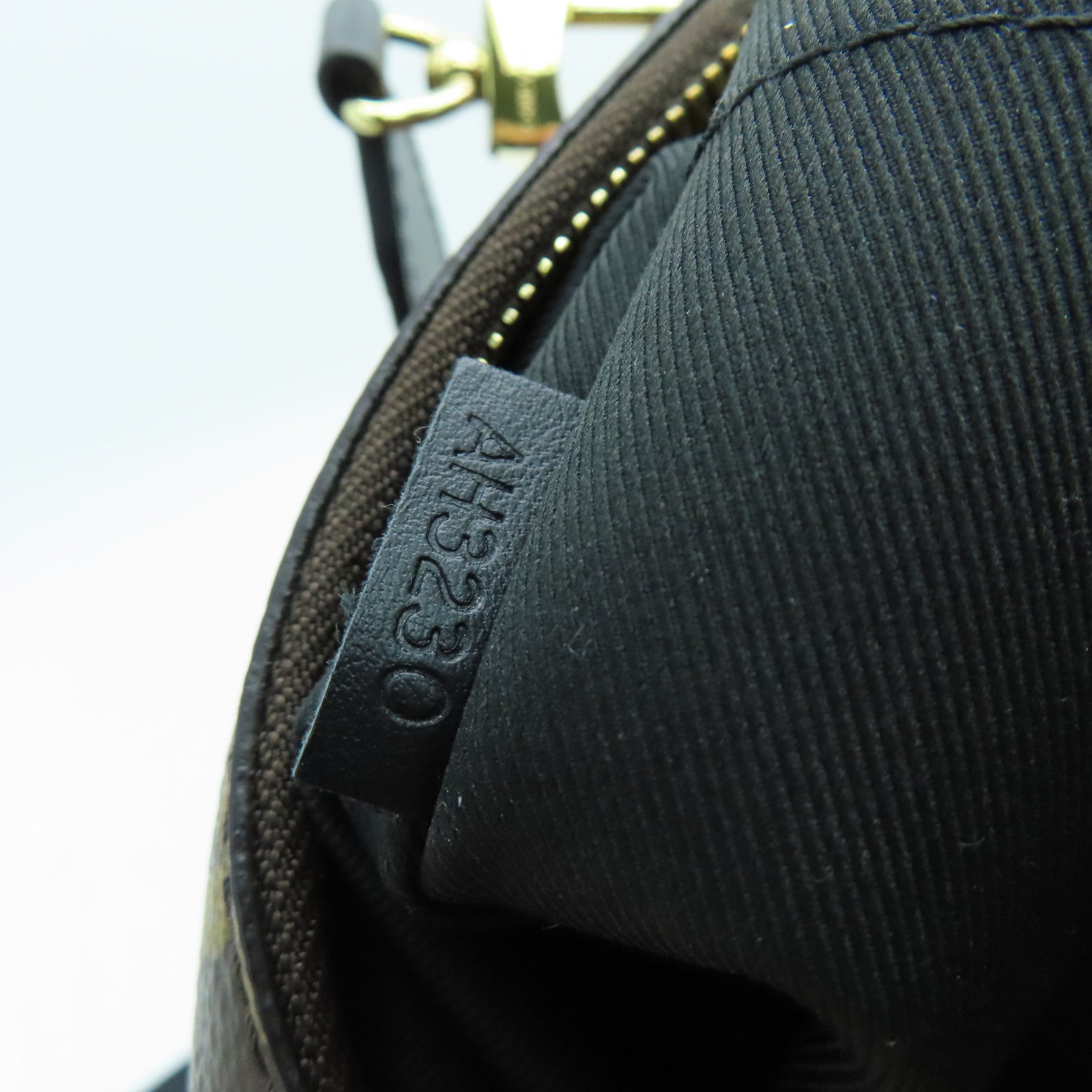 LOUIS VUITTON Monogram Odeon MM金扣肩背袋黑色/啡色