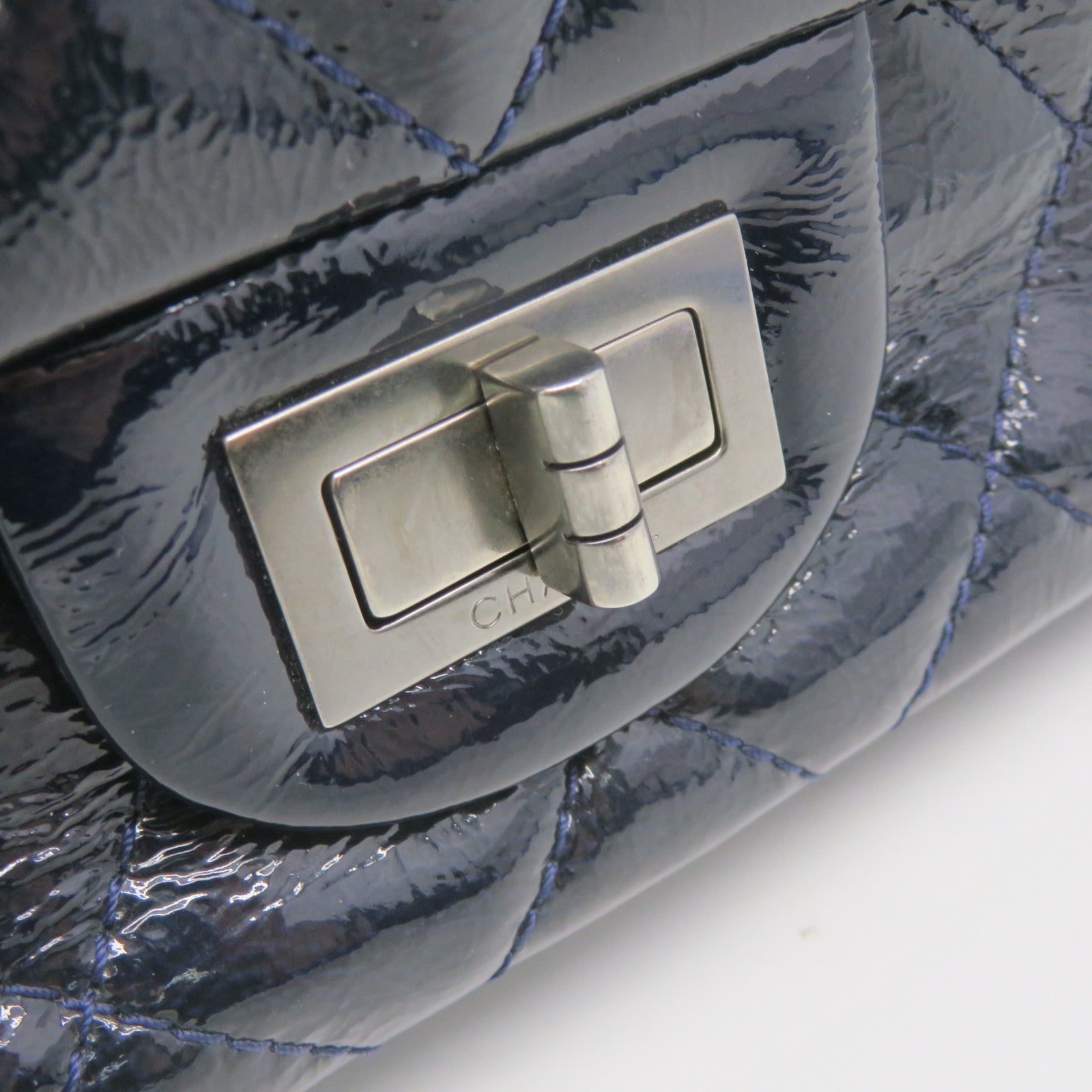 CHANEL diamond patent leather Classic Chain Shoulder Bag silver buckle chain shoulder bag royal blue