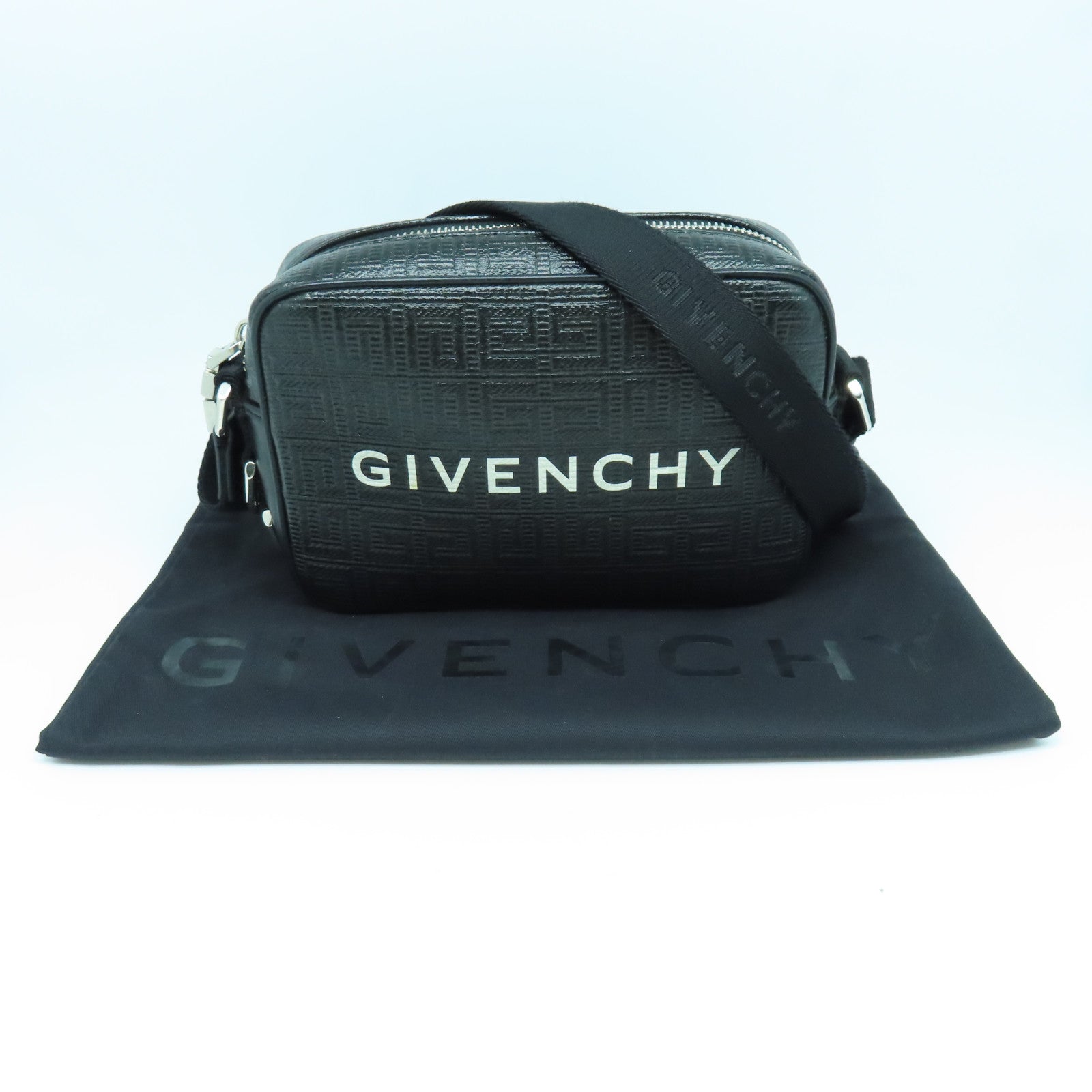 GIVENCHY 涂层皮革Logo Carmen Bag银扣肩背袋黑色