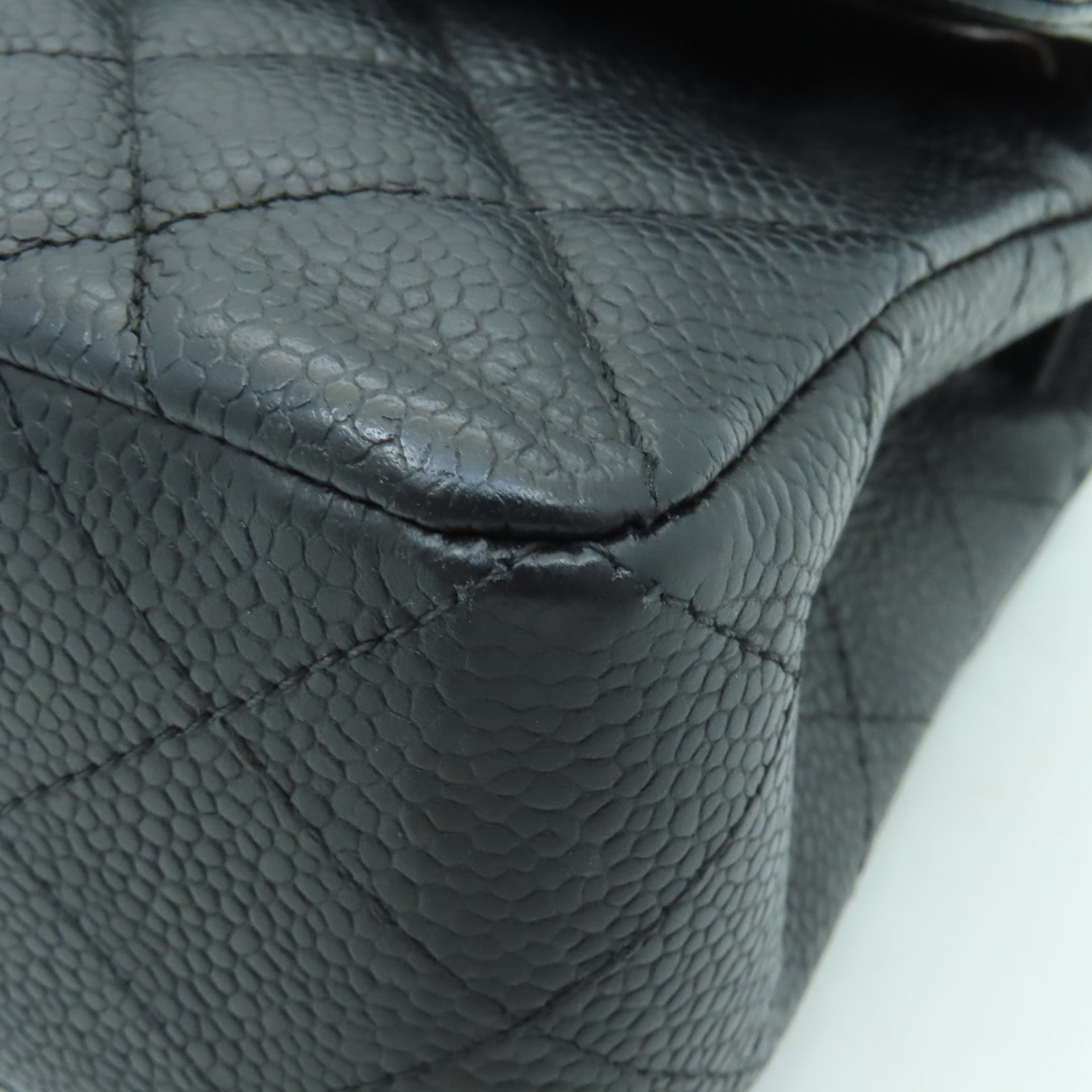 CHANEL 菱格Caviar皮革Classic 22金扣鏈帶肩背袋黒色