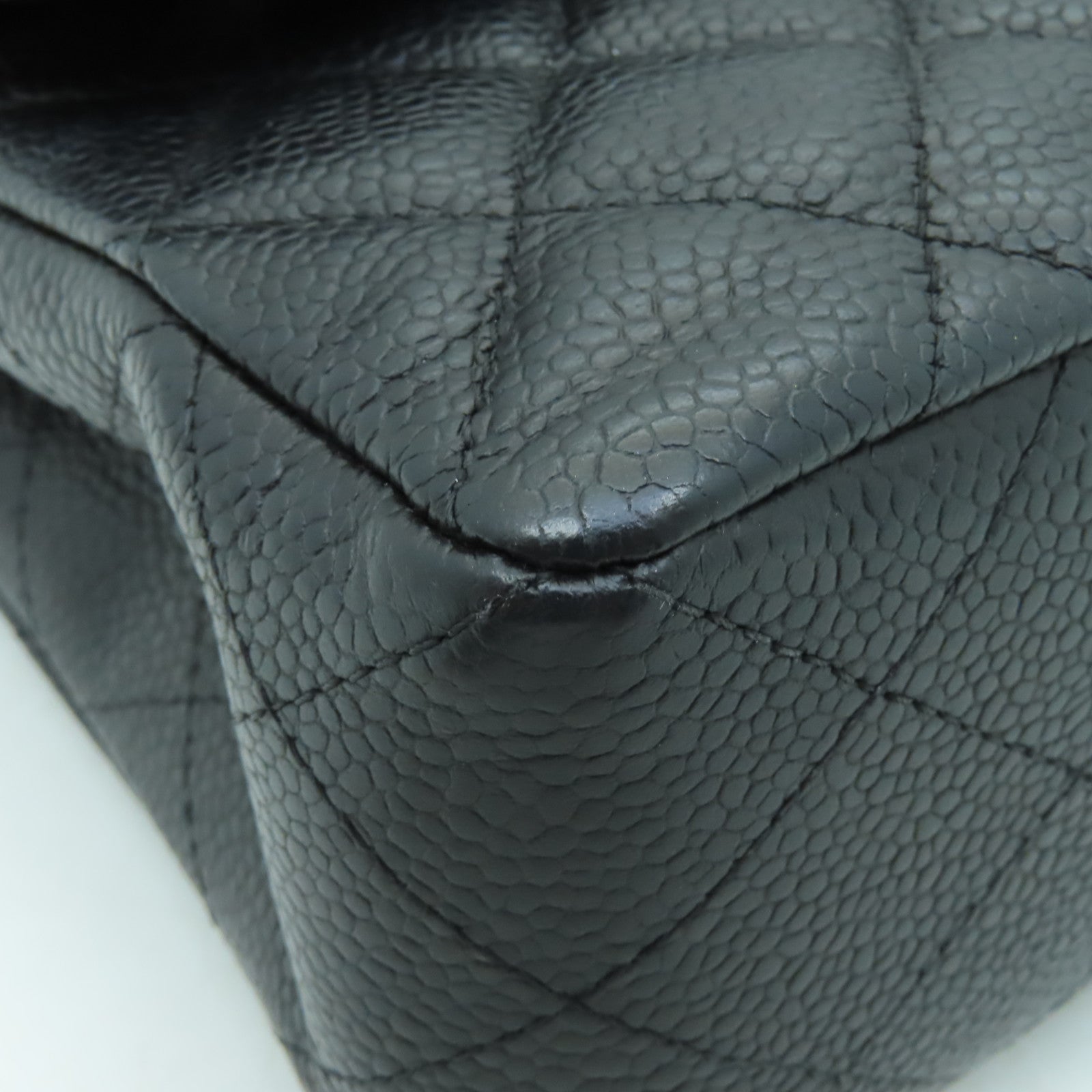 CHANEL 菱格Caviar皮革Classic 22金扣鏈帶肩背袋黒色