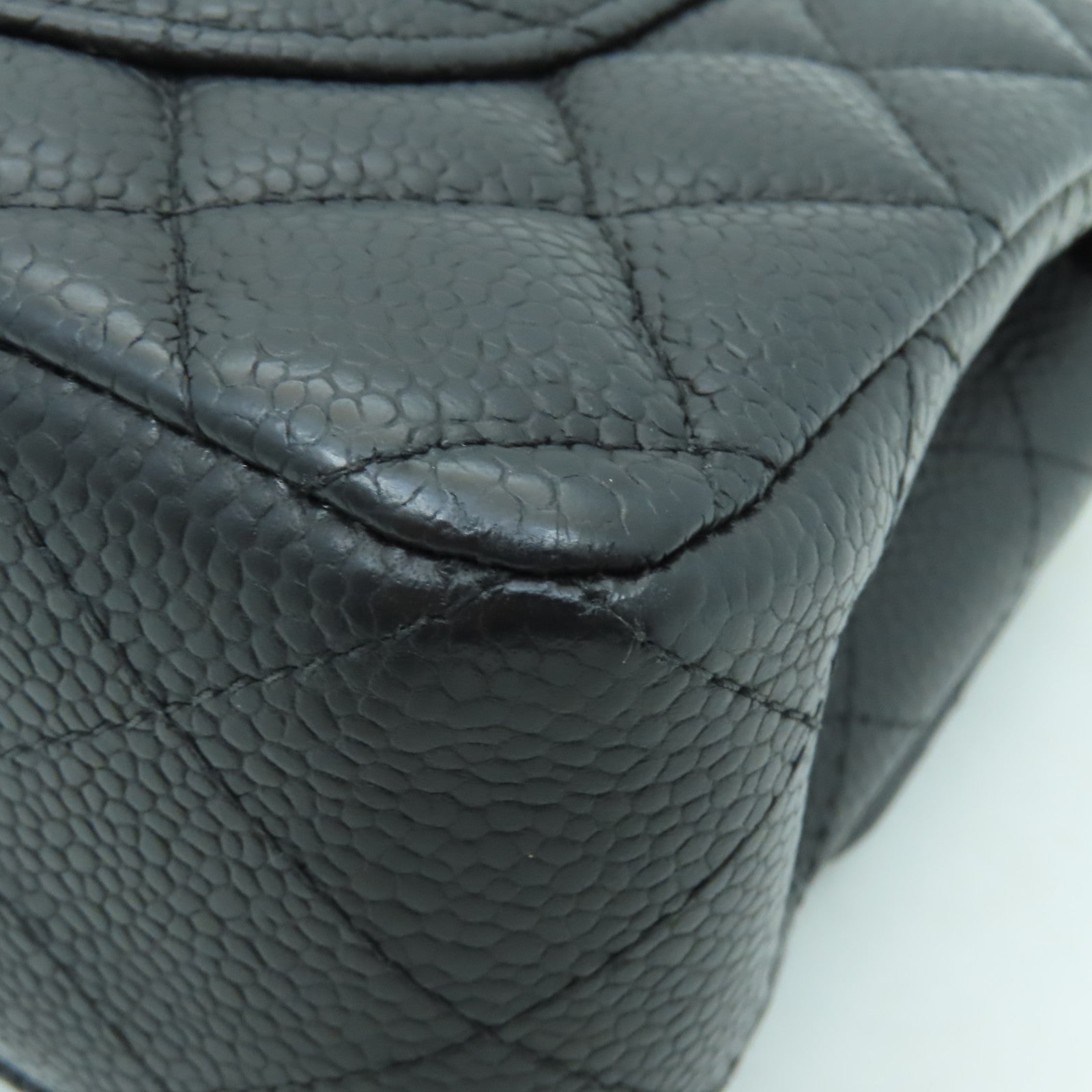 CHANEL 菱格Caviar皮革Classic 22金扣鏈帶肩背袋黒色