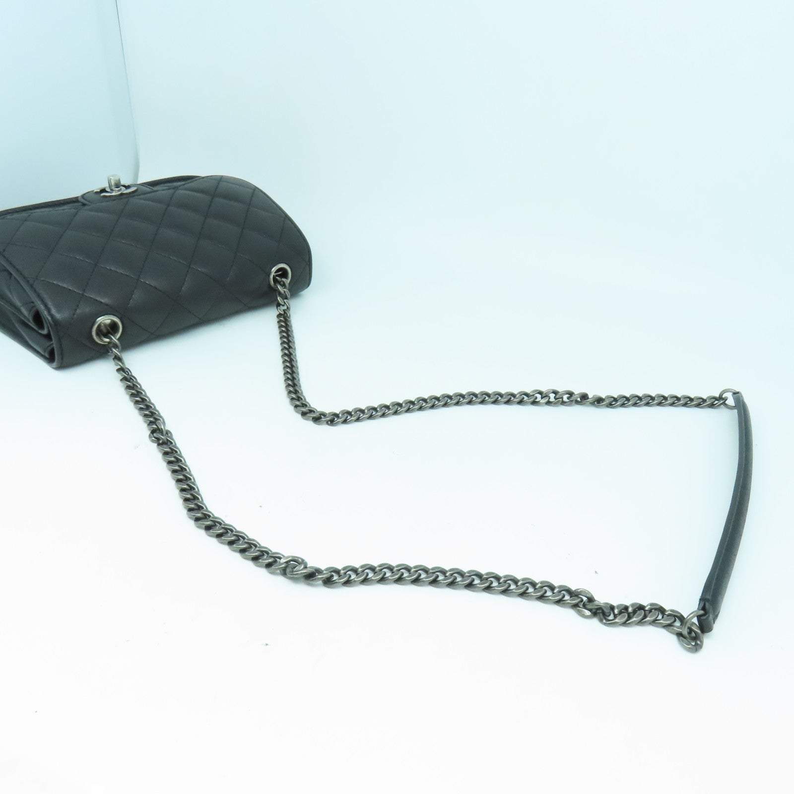 CHANEL 菱格牛皮皮革Chain Shoulder銀扣鏈帶肩背袋黑色
