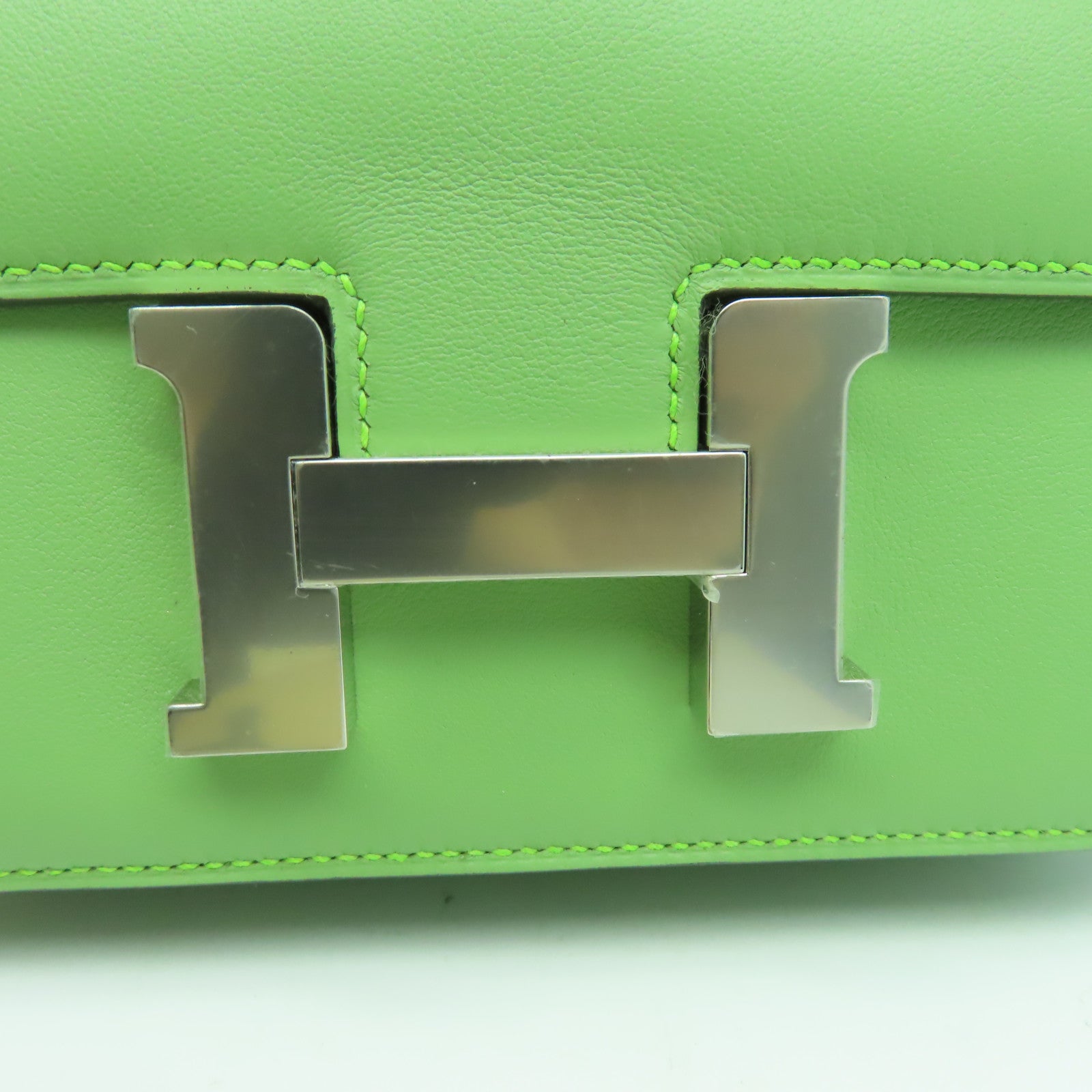 HERMES Veau Swift皮革Constance Mini銀扣肩背袋蟋蟀綠色