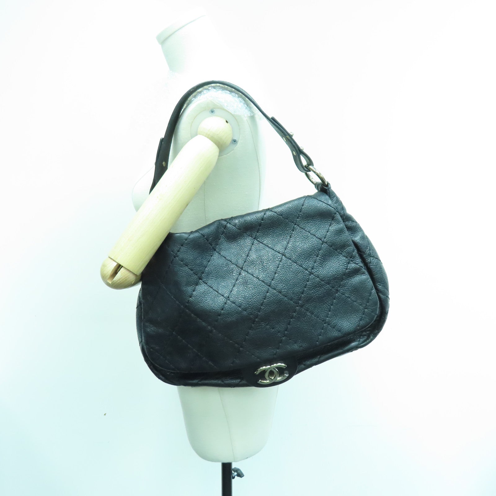 CHANEL 菱格牛皮皮革Shoulder Bag银扣肩背袋黑色