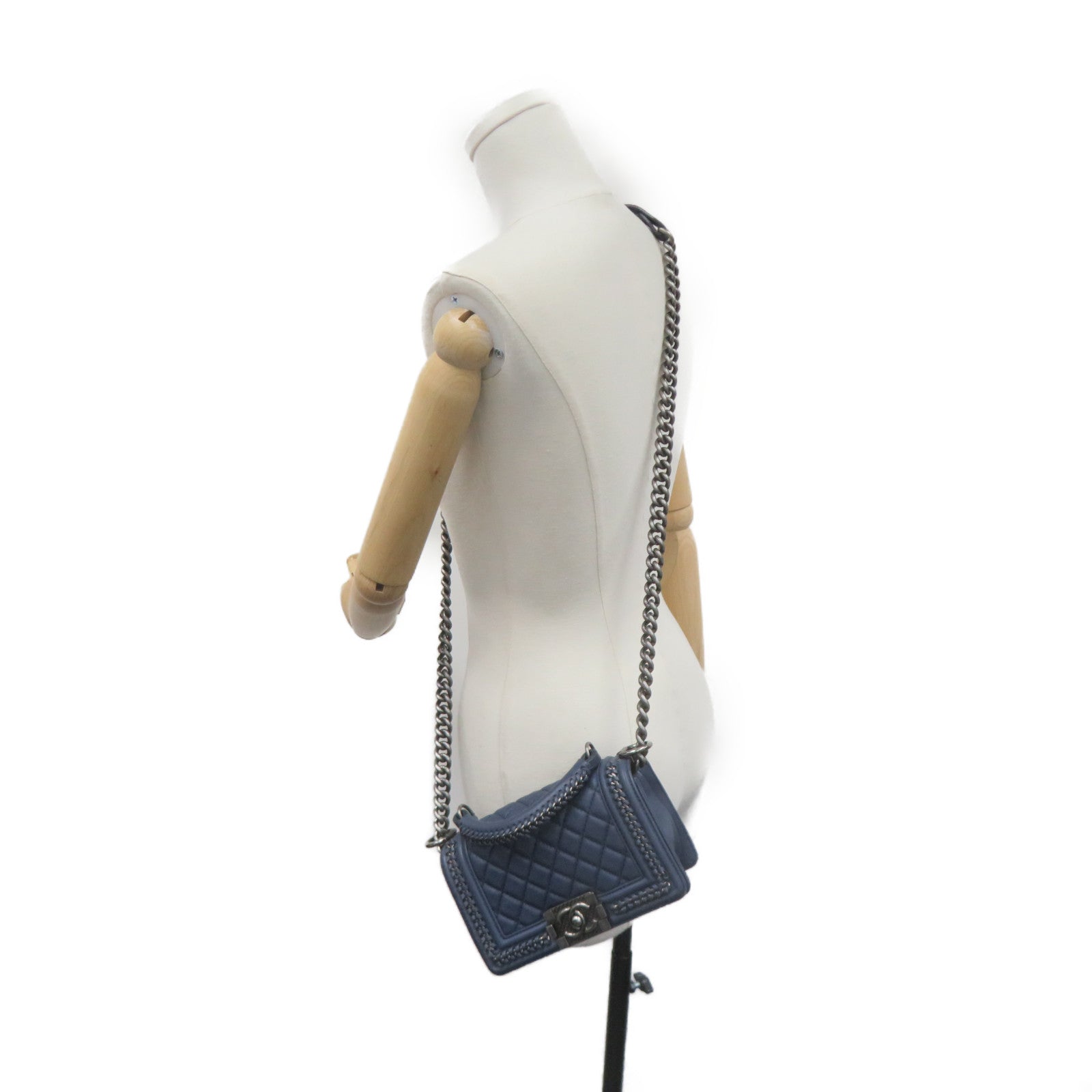 CHANEL Rhombus Leather Boy Chanel Chain Shoulder Bag Silver Buckle Chain Belt Handle Shoulder Bag Blue