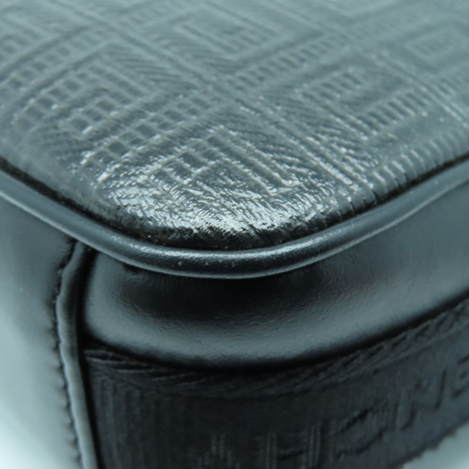 GIVENCHY 涂层皮革Logo Carmen Bag银扣肩背袋黑色