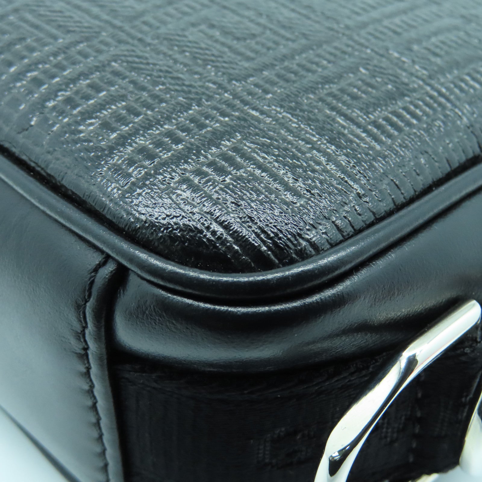 GIVENCHY 涂层皮革Logo Carmen Bag银扣肩背袋黑色