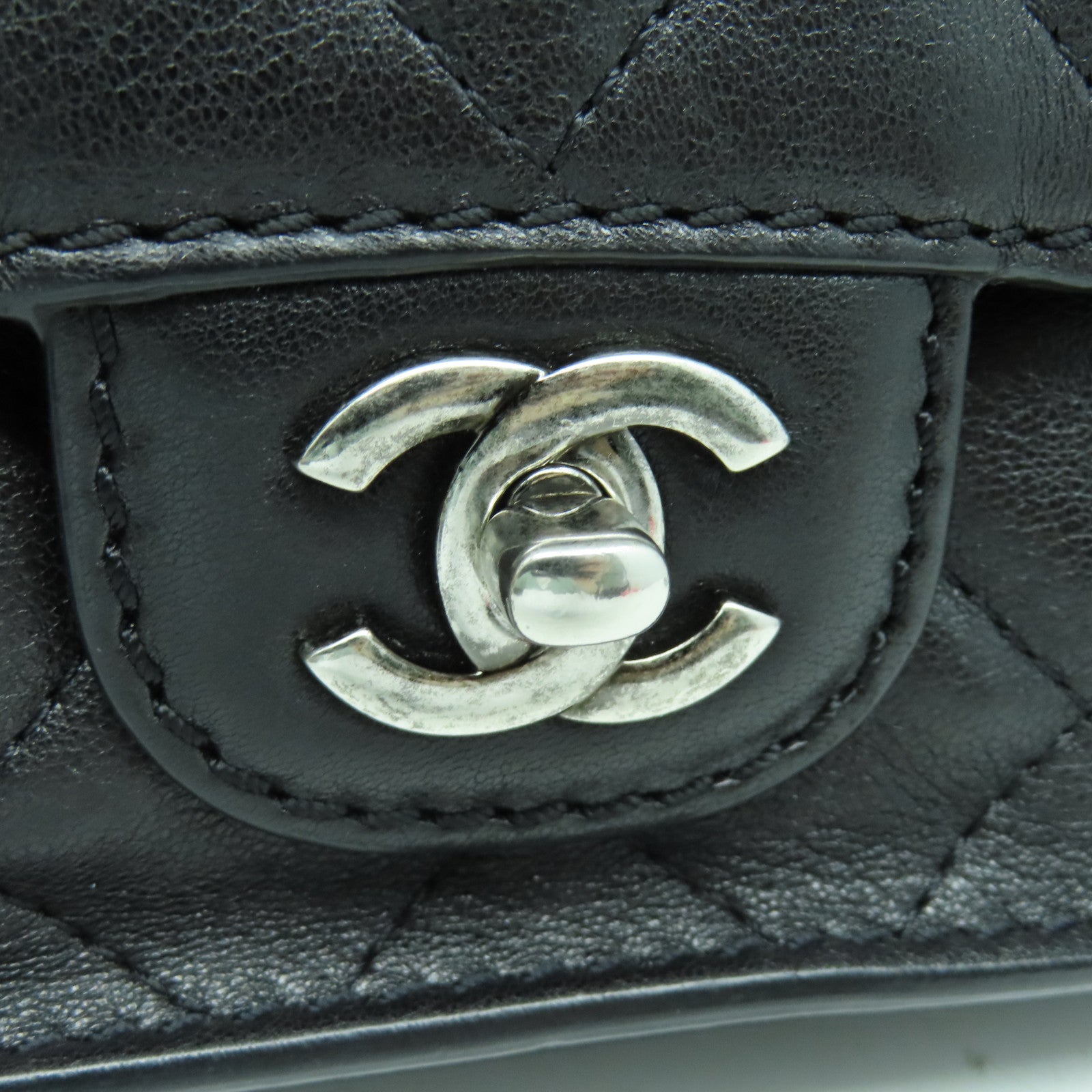CHANEL 菱格牛皮皮革Chain Shoulder銀扣鏈帶肩背袋黑色