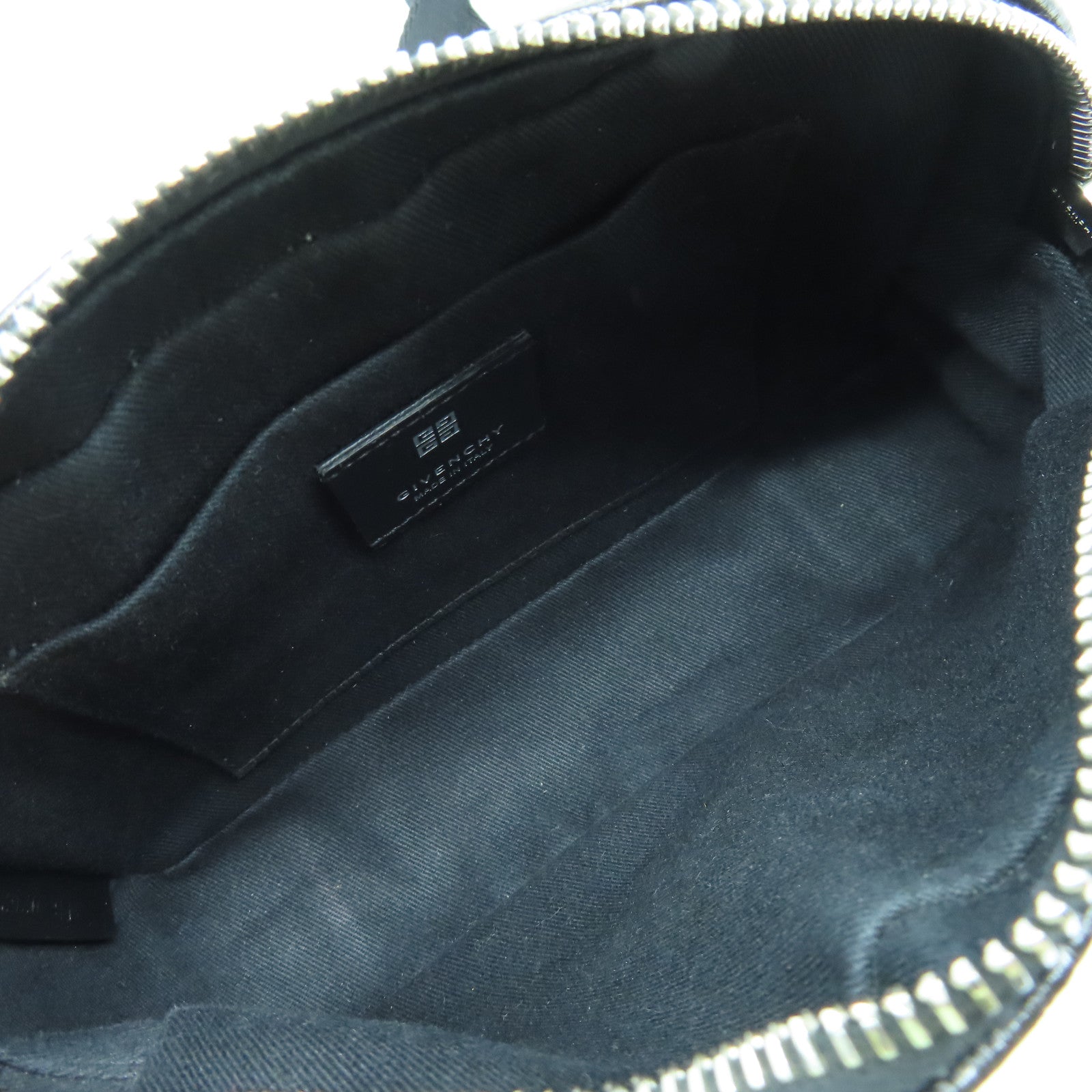GIVENCHY 涂层皮革Logo Carmen Bag银扣肩背袋黑色