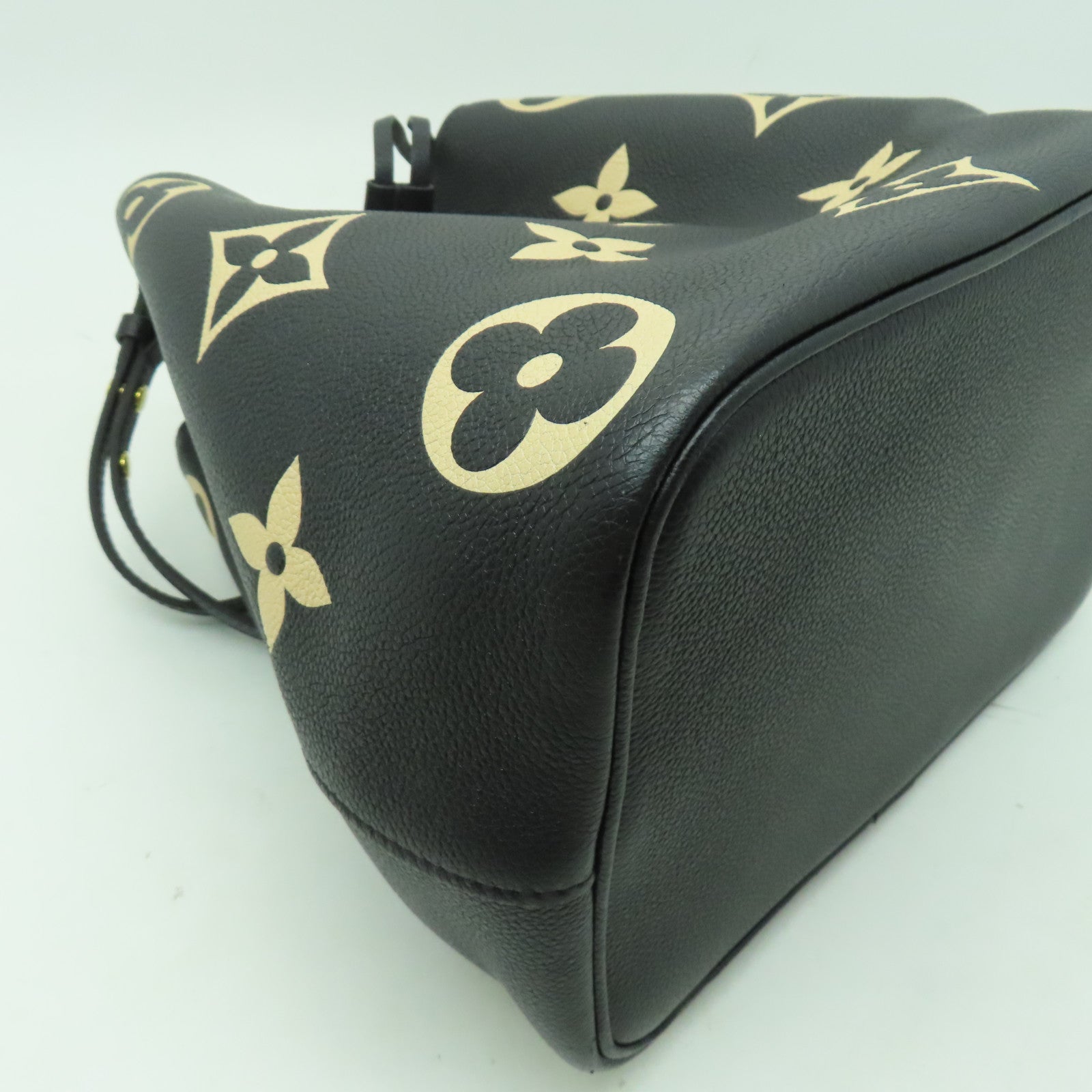 LOUIS VUITTON Monogram Empreinte Neo Noe MM金扣手挽肩背兩用袋黑色