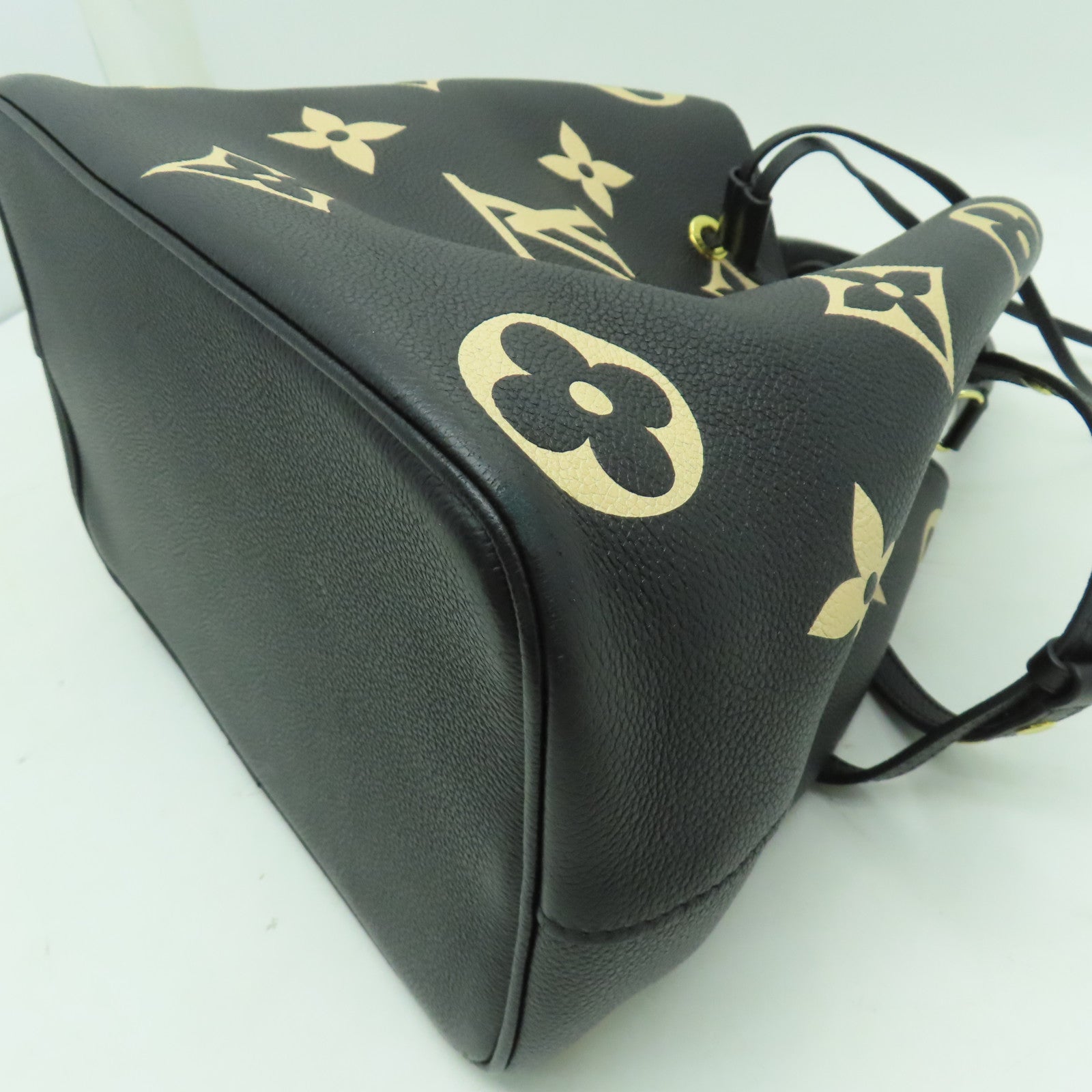 LOUIS VUITTON Monogram Empreinte Neo Noe MM金扣手挽肩背兩用袋黑色