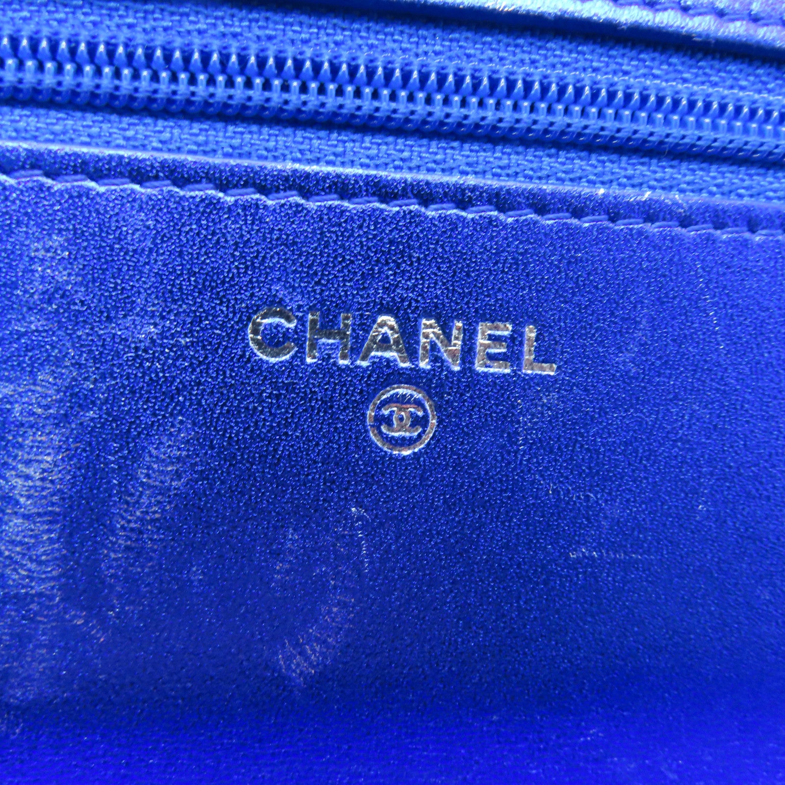 CHANEL 菱格漆皮皮革Boy WOC银扣链带肩背袋蓝色