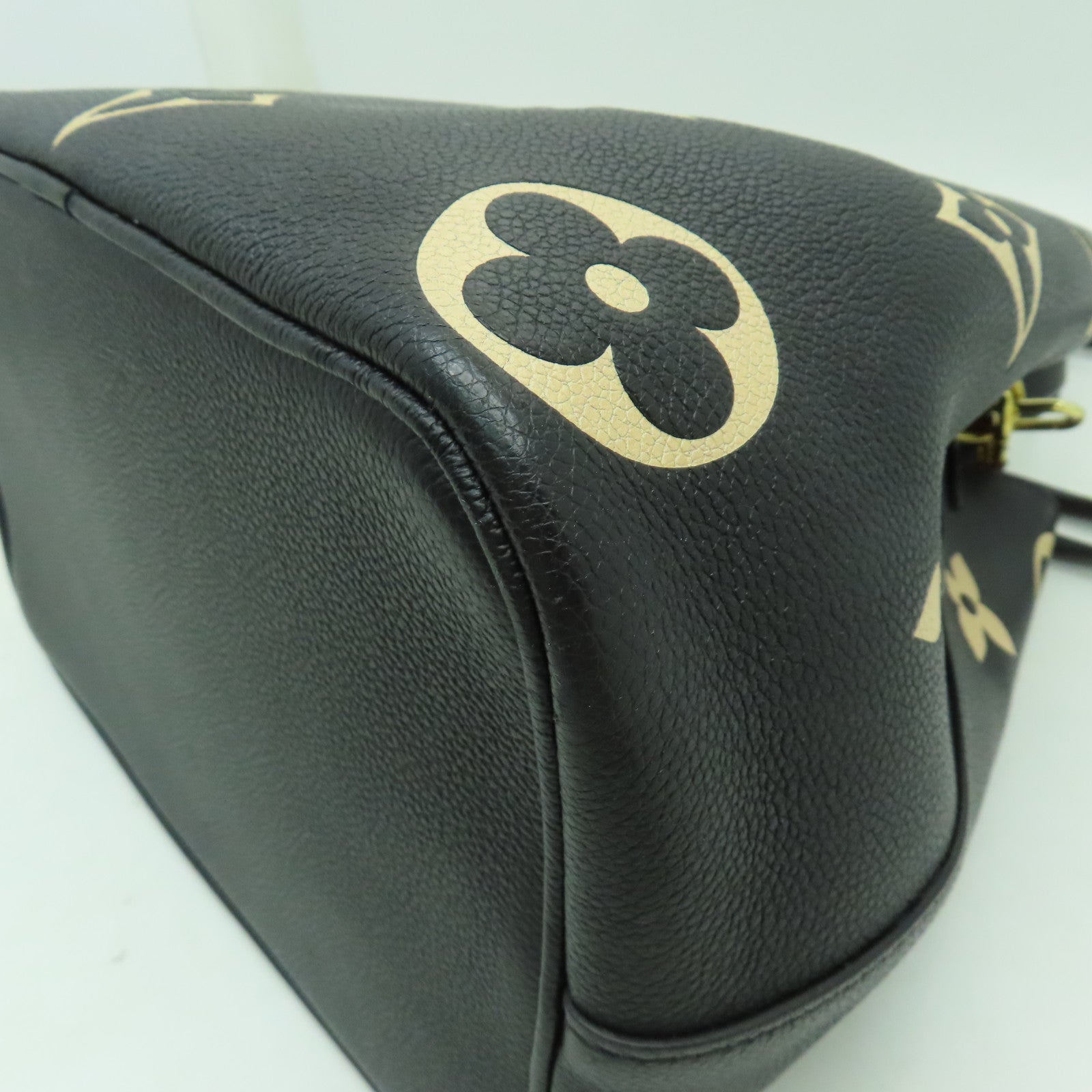 LOUIS VUITTON Monogram Empreinte Neo Noe MM金扣手挽肩背兩用袋黑色