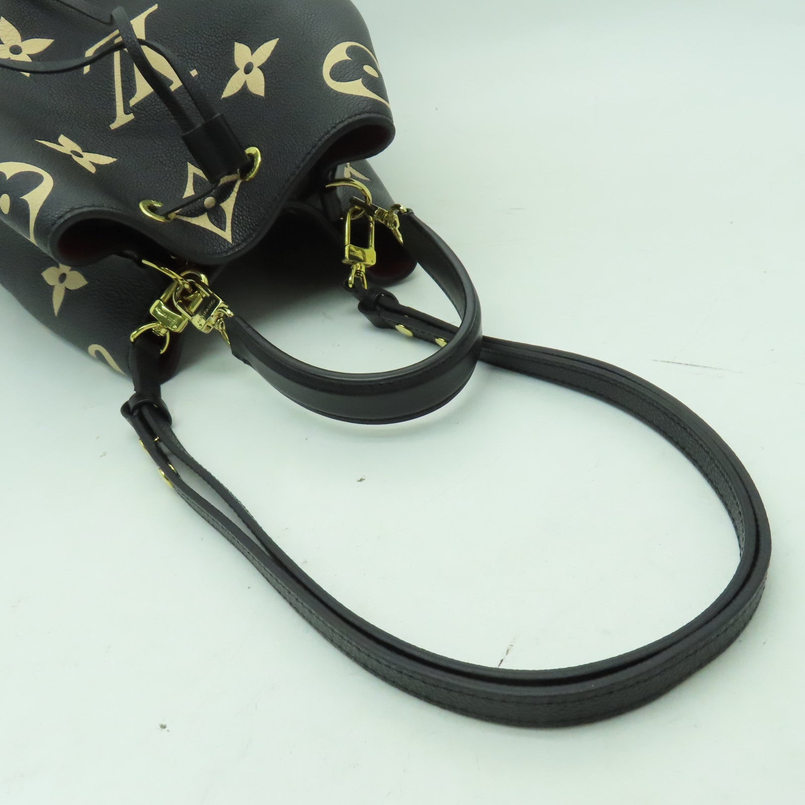 LOUIS VUITTON Monogram Empreinte Neo Noe MM金扣手挽肩背兩用袋黑色