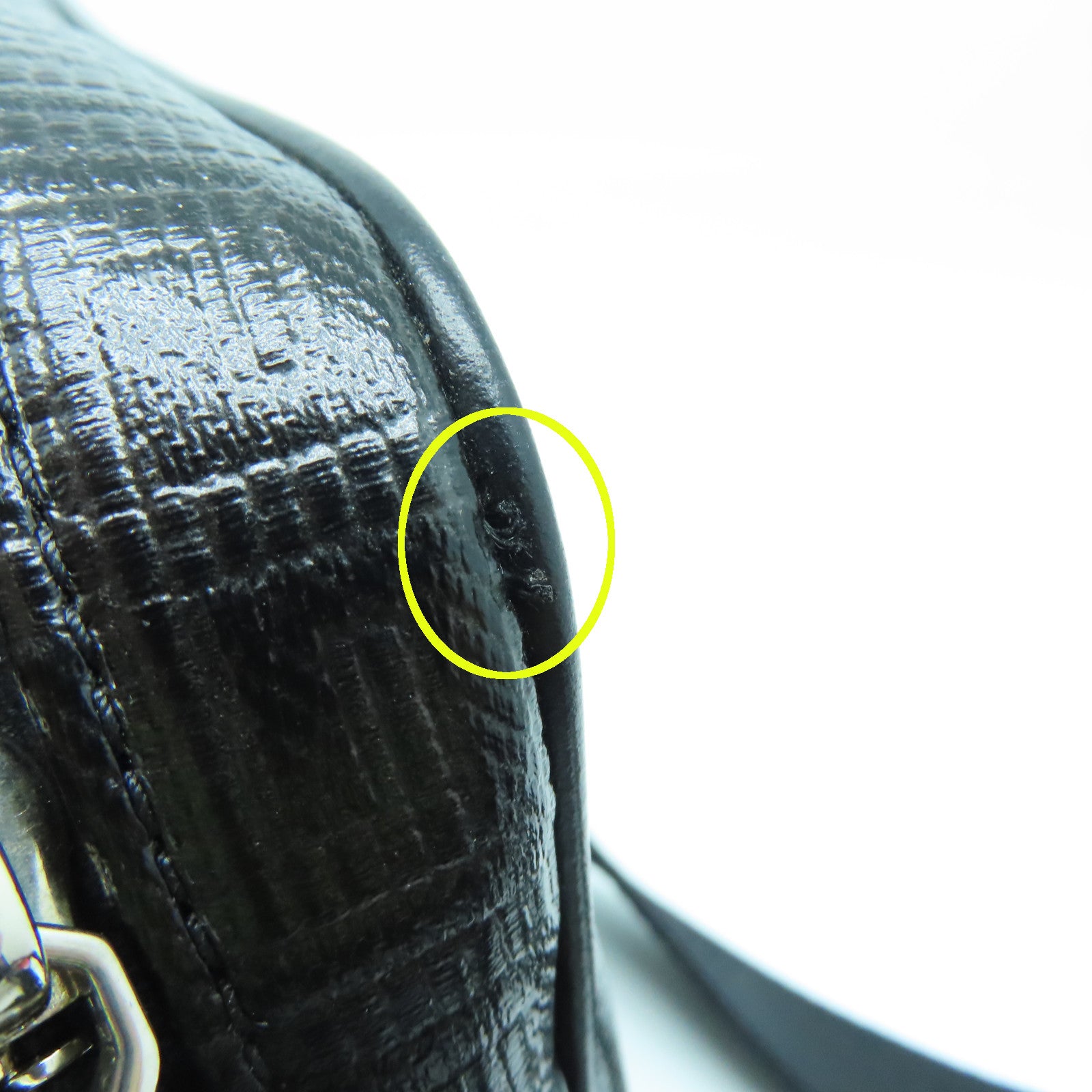 GIVENCHY 涂层皮革Logo Carmen Bag银扣肩背袋黑色