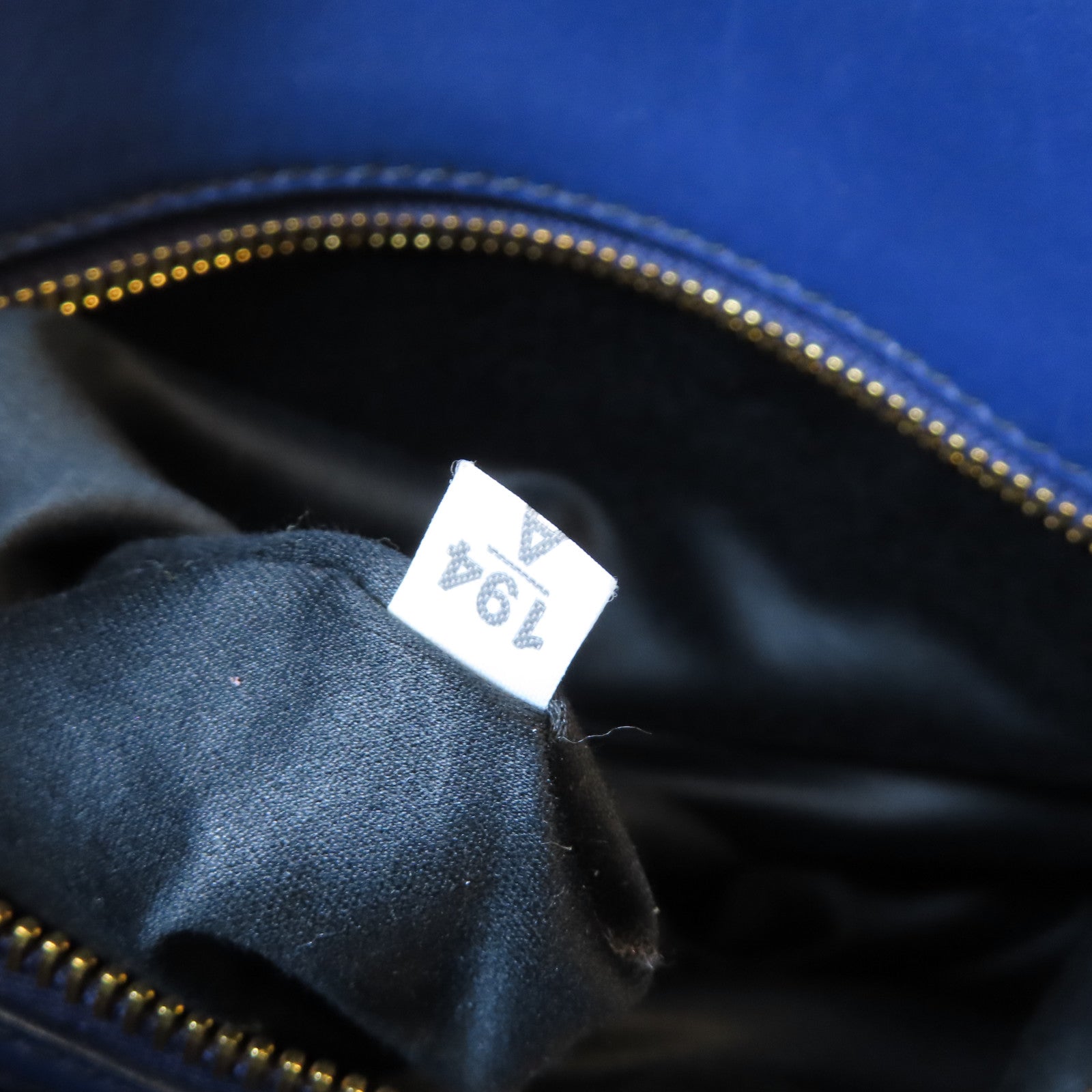 Miu Miu 牛皮皮革Handbag金扣手挽袋藍色