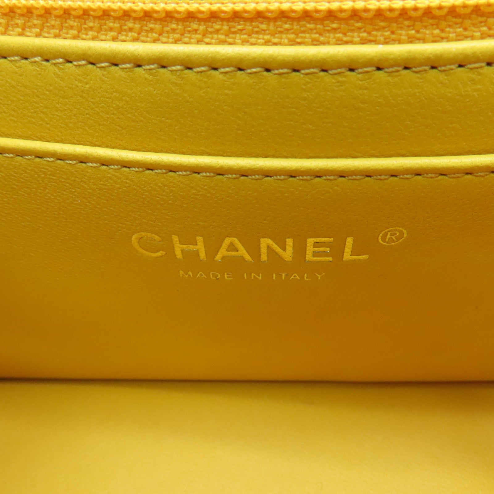 CHANEL 菱格羊皮皮革Chain Shoulder金扣鏈帶肩背袋黃色